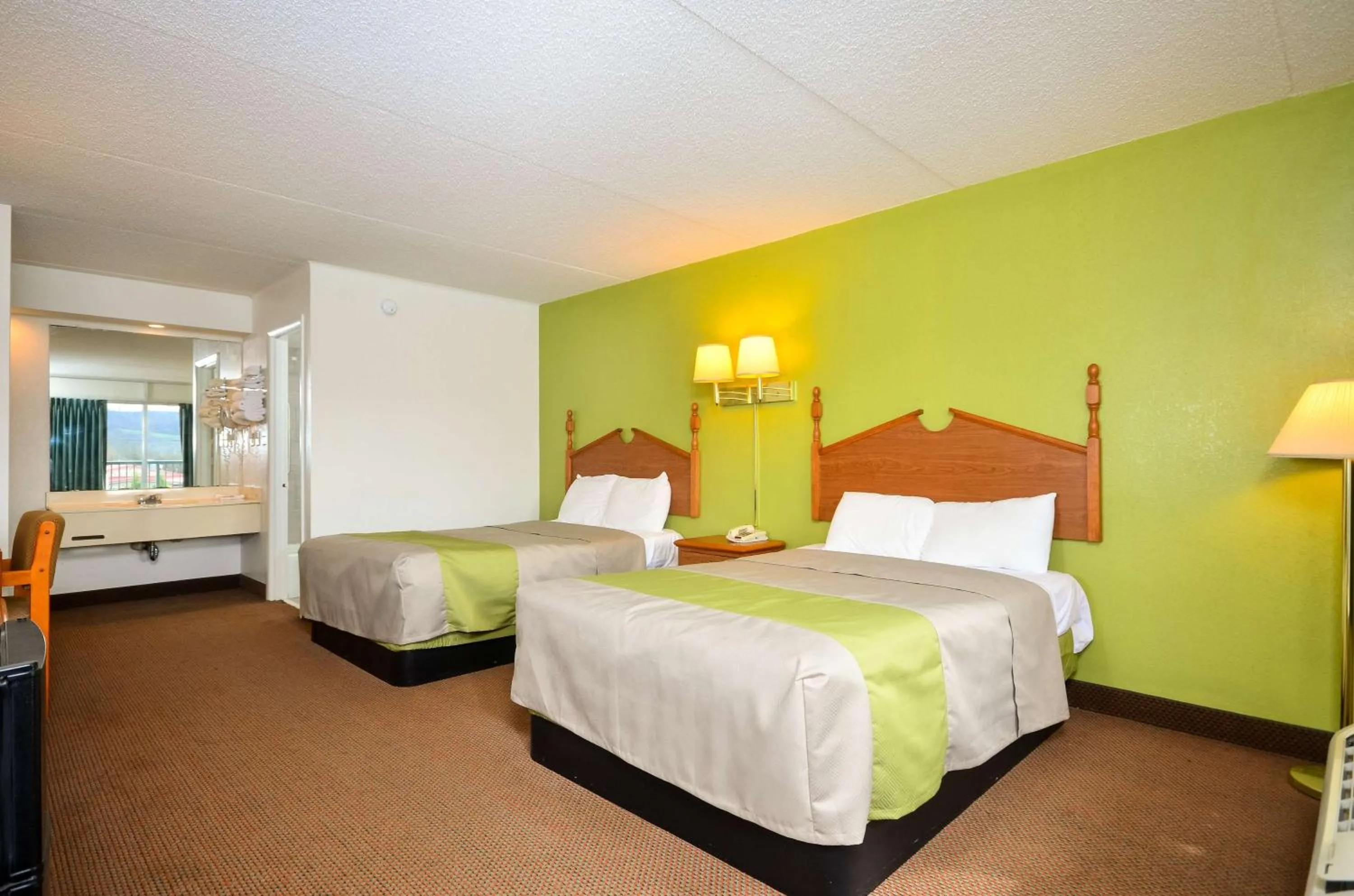 Photo of the whole room, Bed in Motel 6-Pulaski, TN