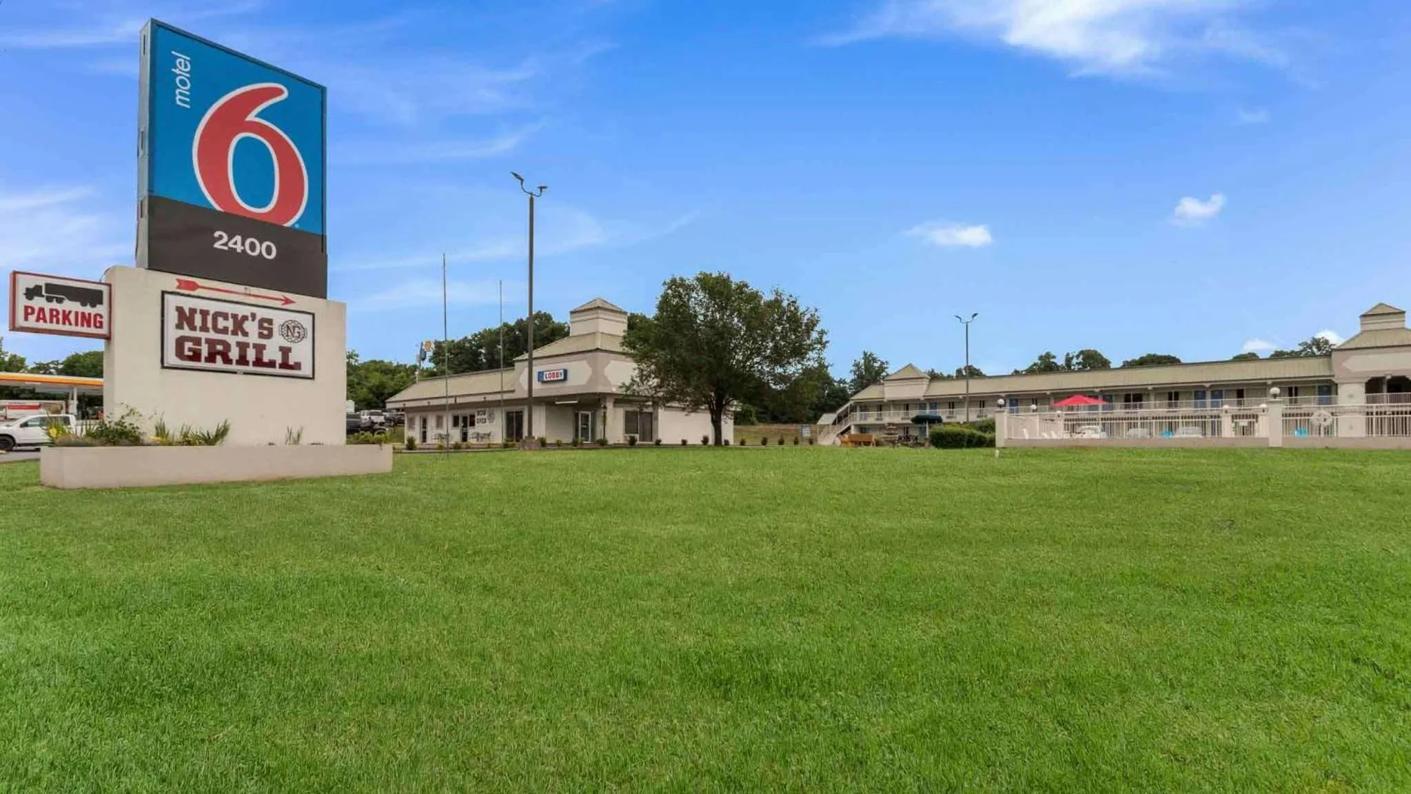 Property building in Motel 6-Pulaski, TN