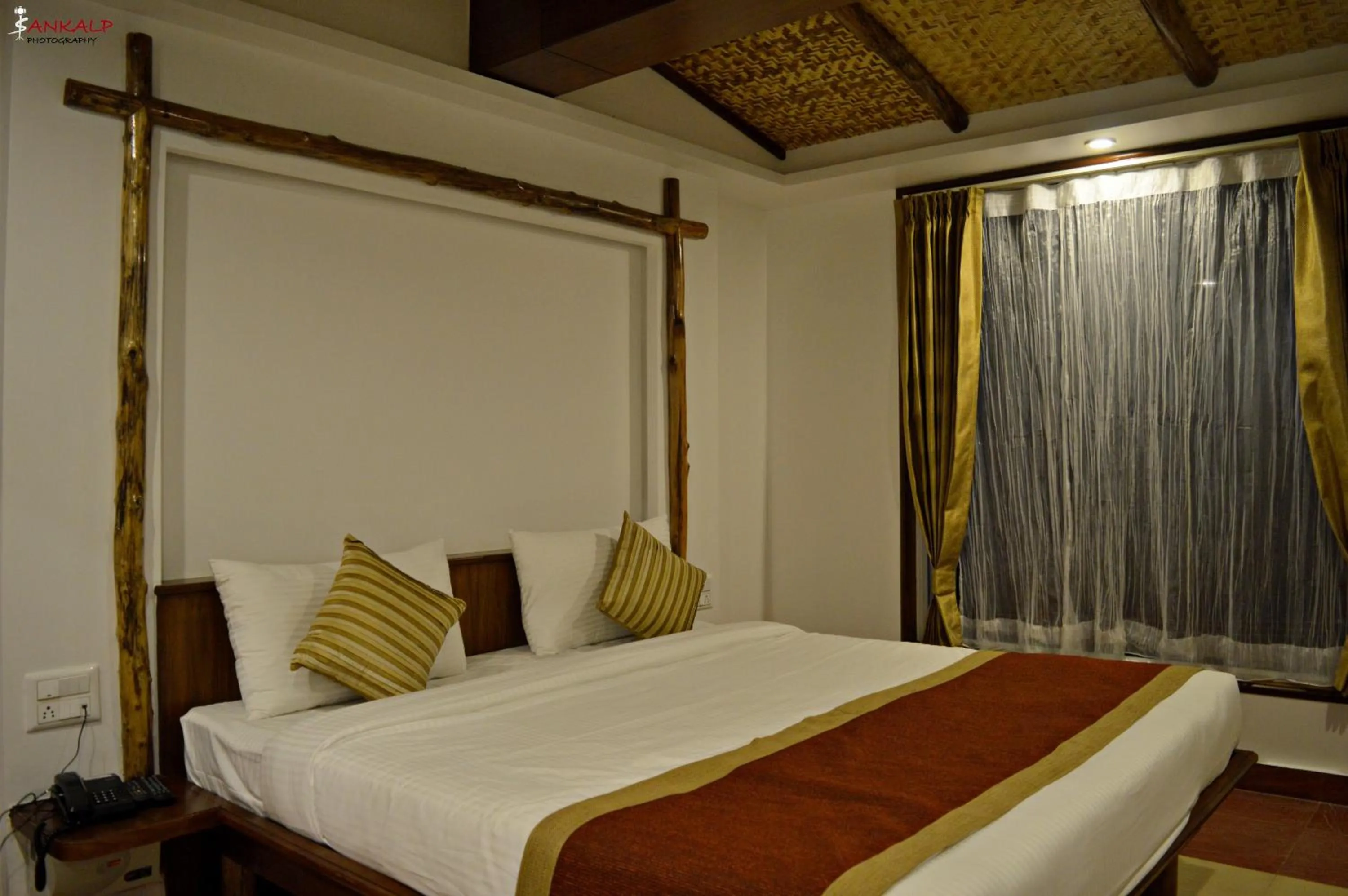 Photo of the whole room, Bed in Sepoy Grande Mysore