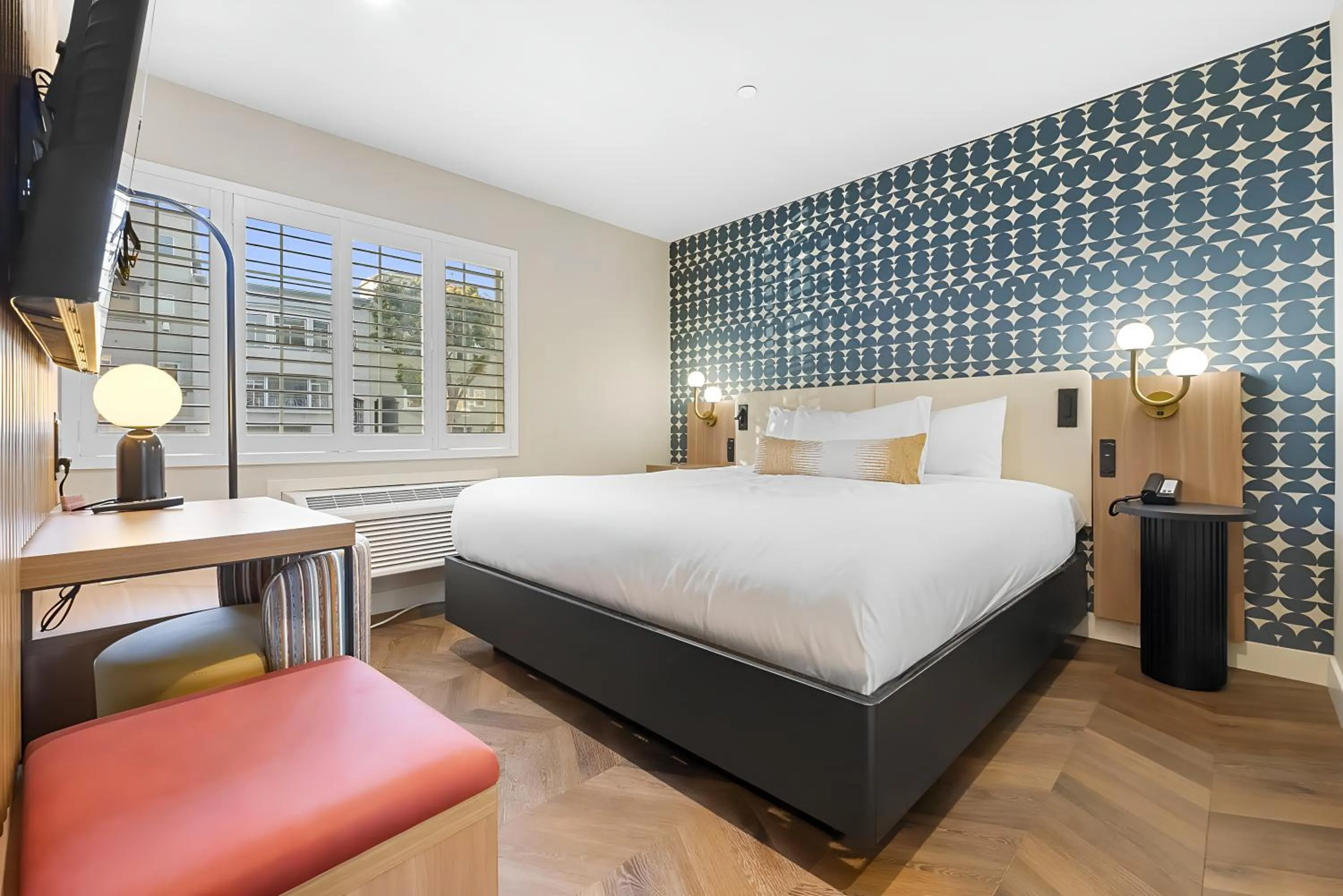 Photo of the whole room, Bed in Star Motel