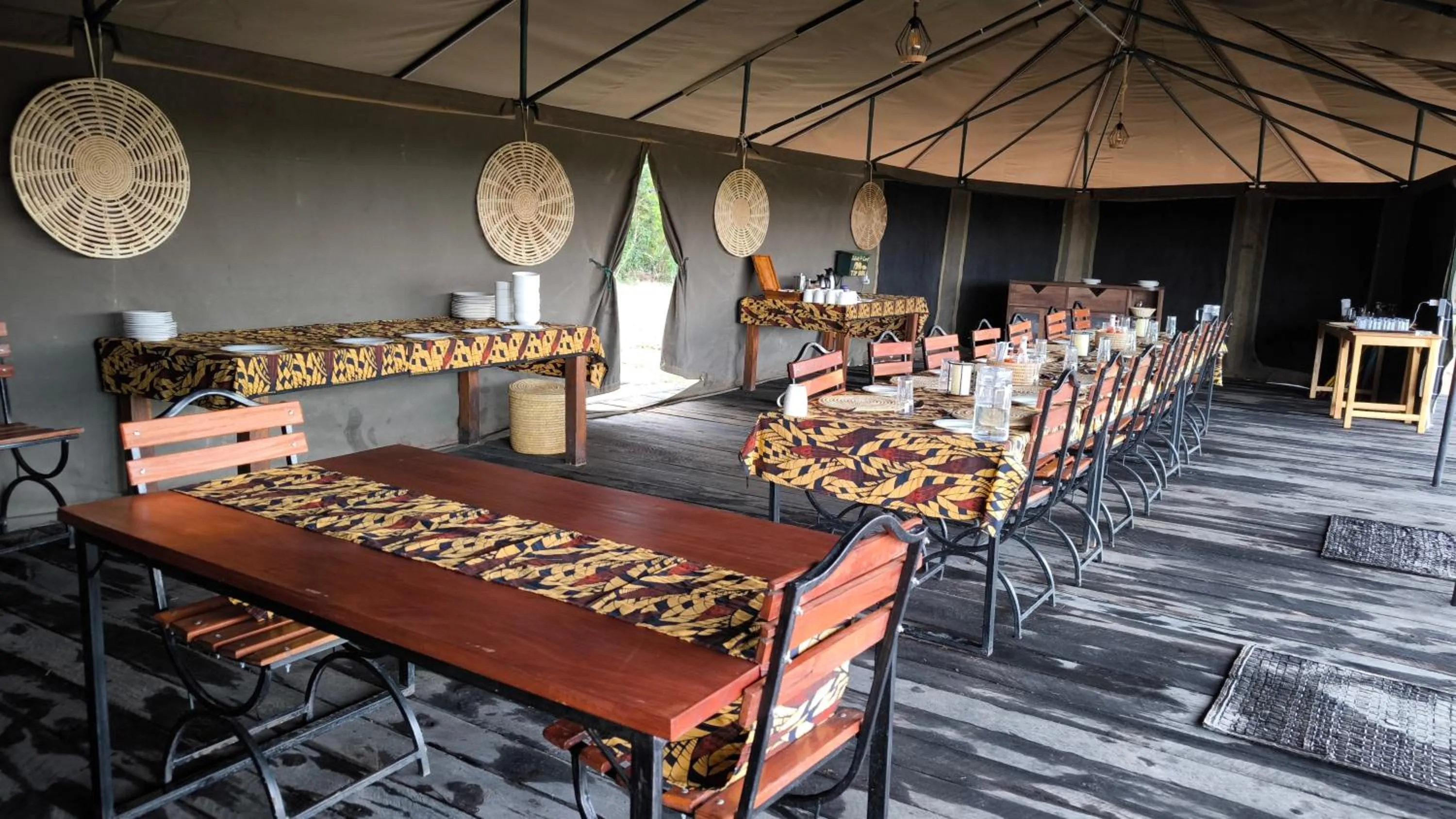 Restaurant/places to eat in Julia's River Camp