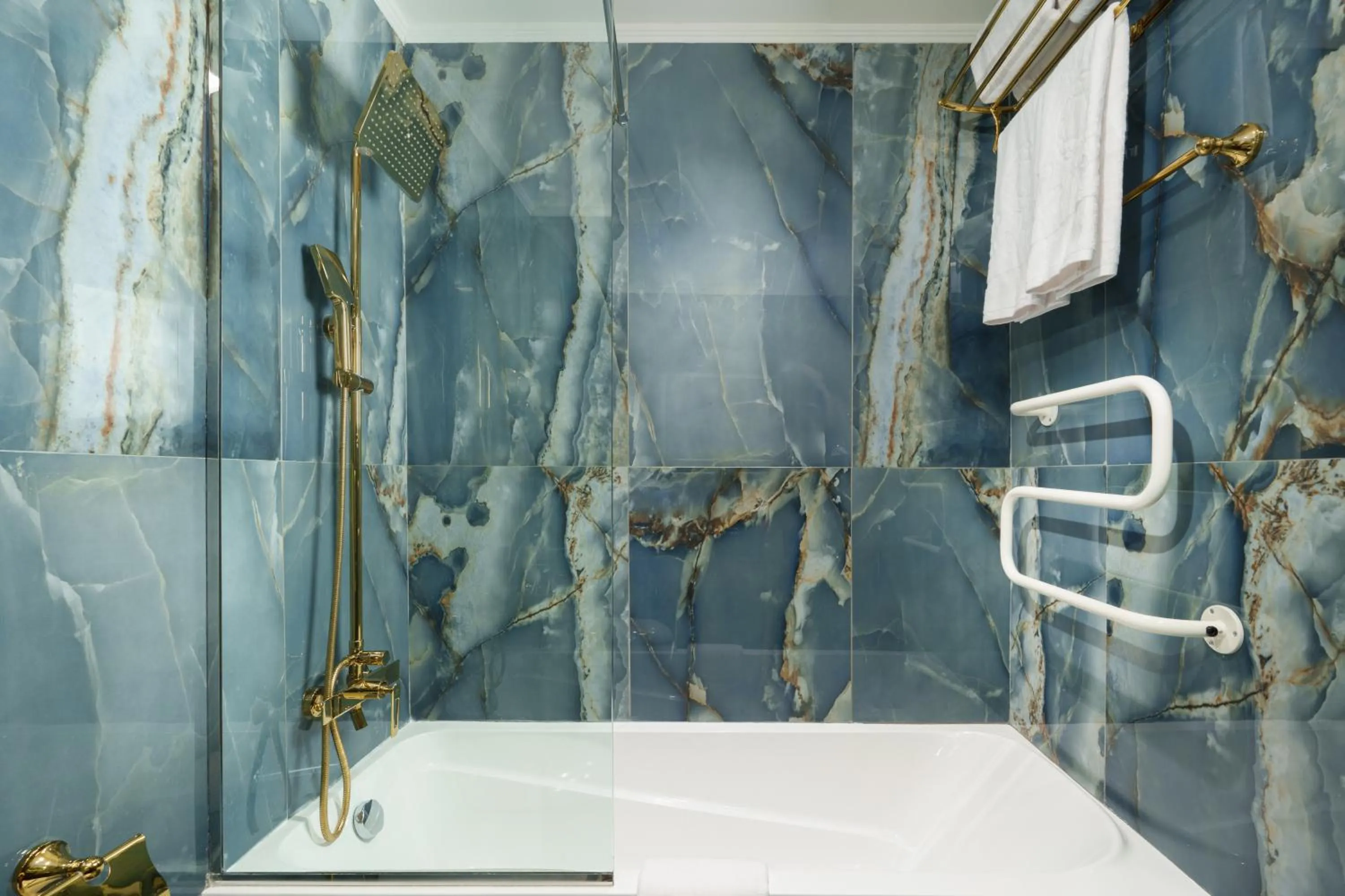 Shower in Carat Hotel Yerevan