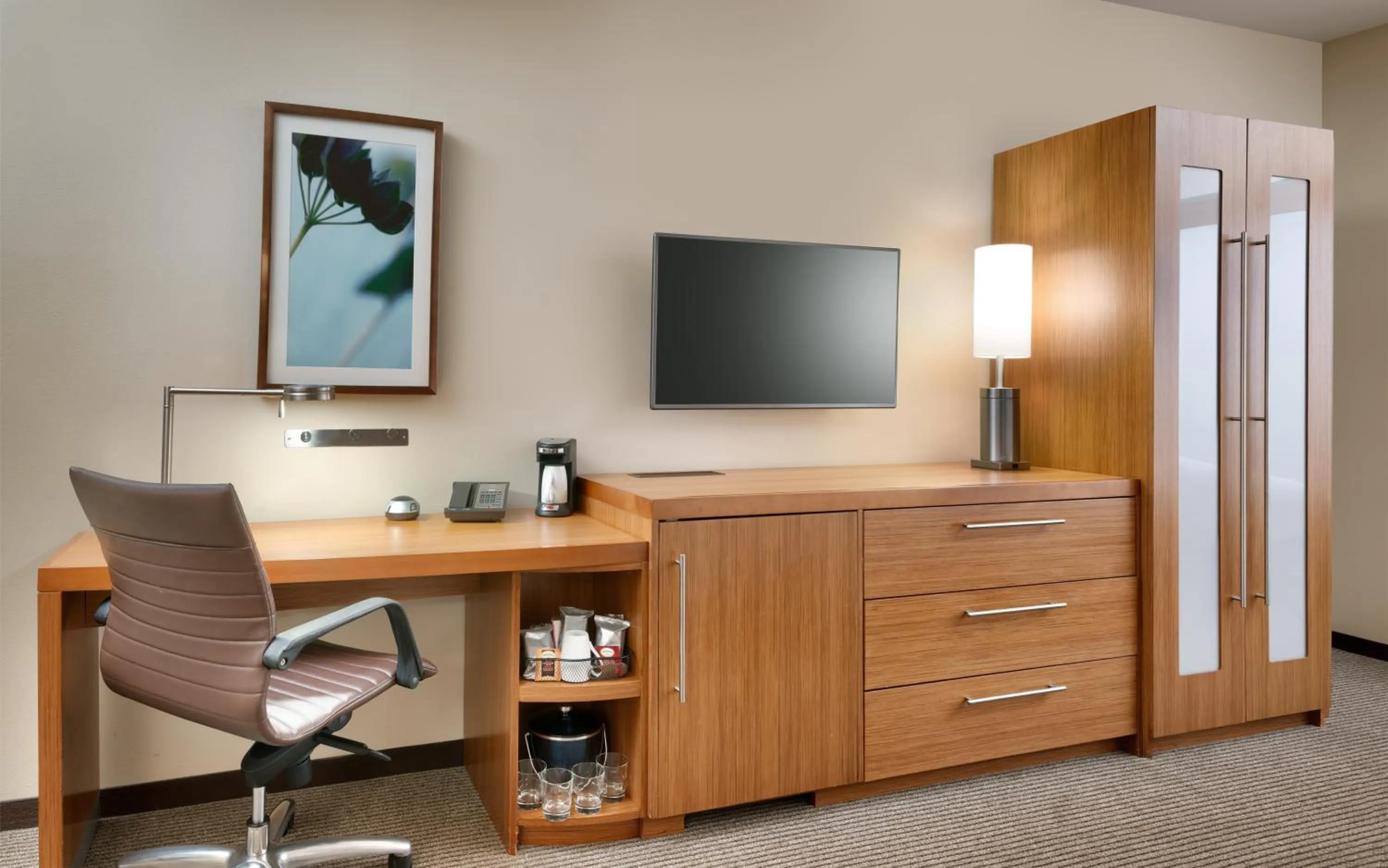 TV and multimedia in Hyatt Place Lansing-East