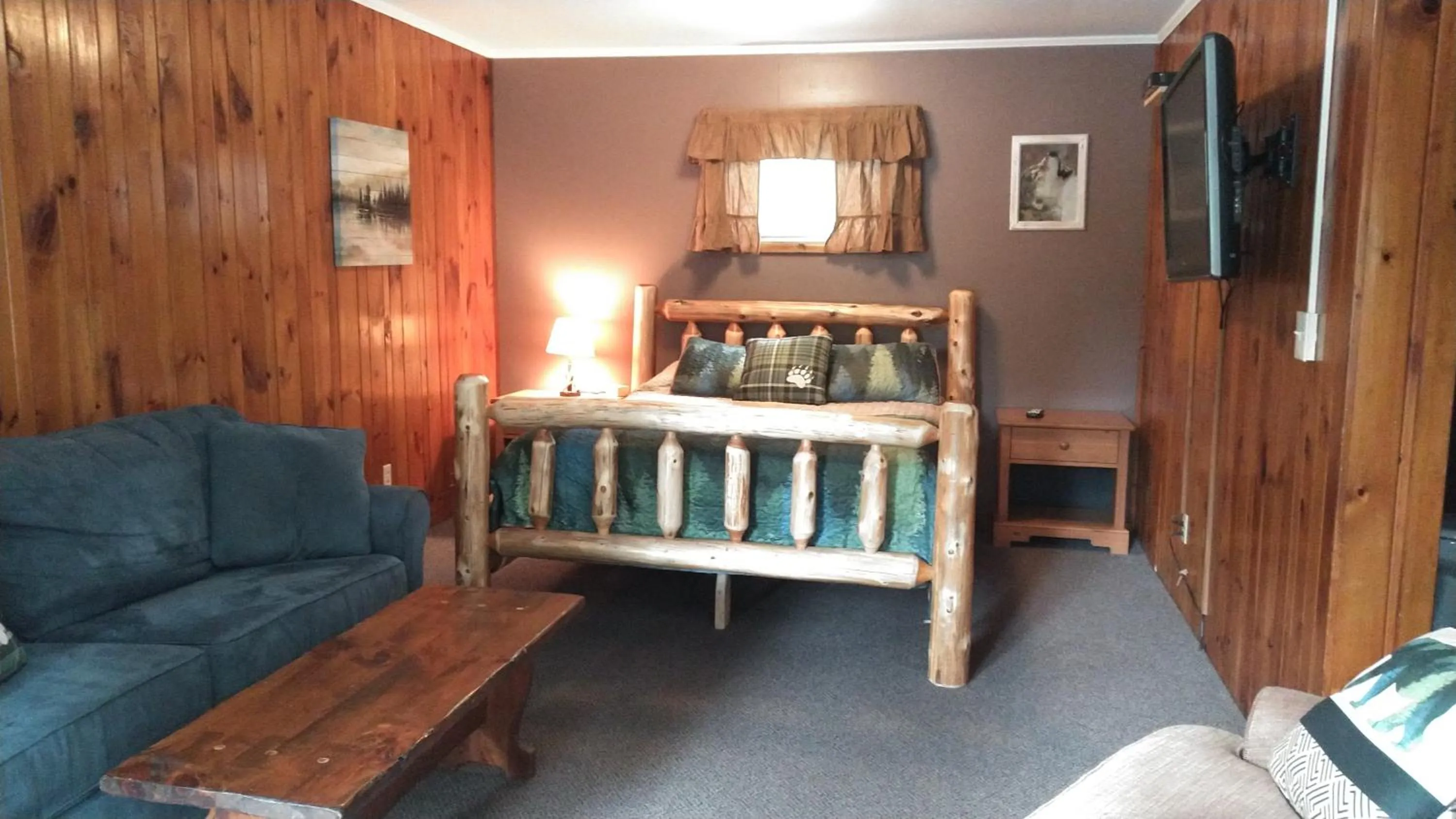 Bed in Cramers Point Lake Breeze