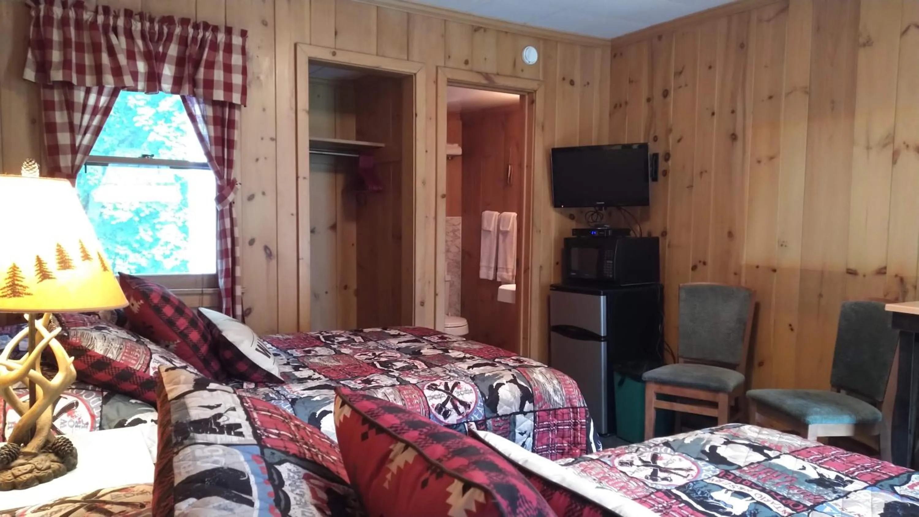 Bed in Cramers Point Lake Breeze