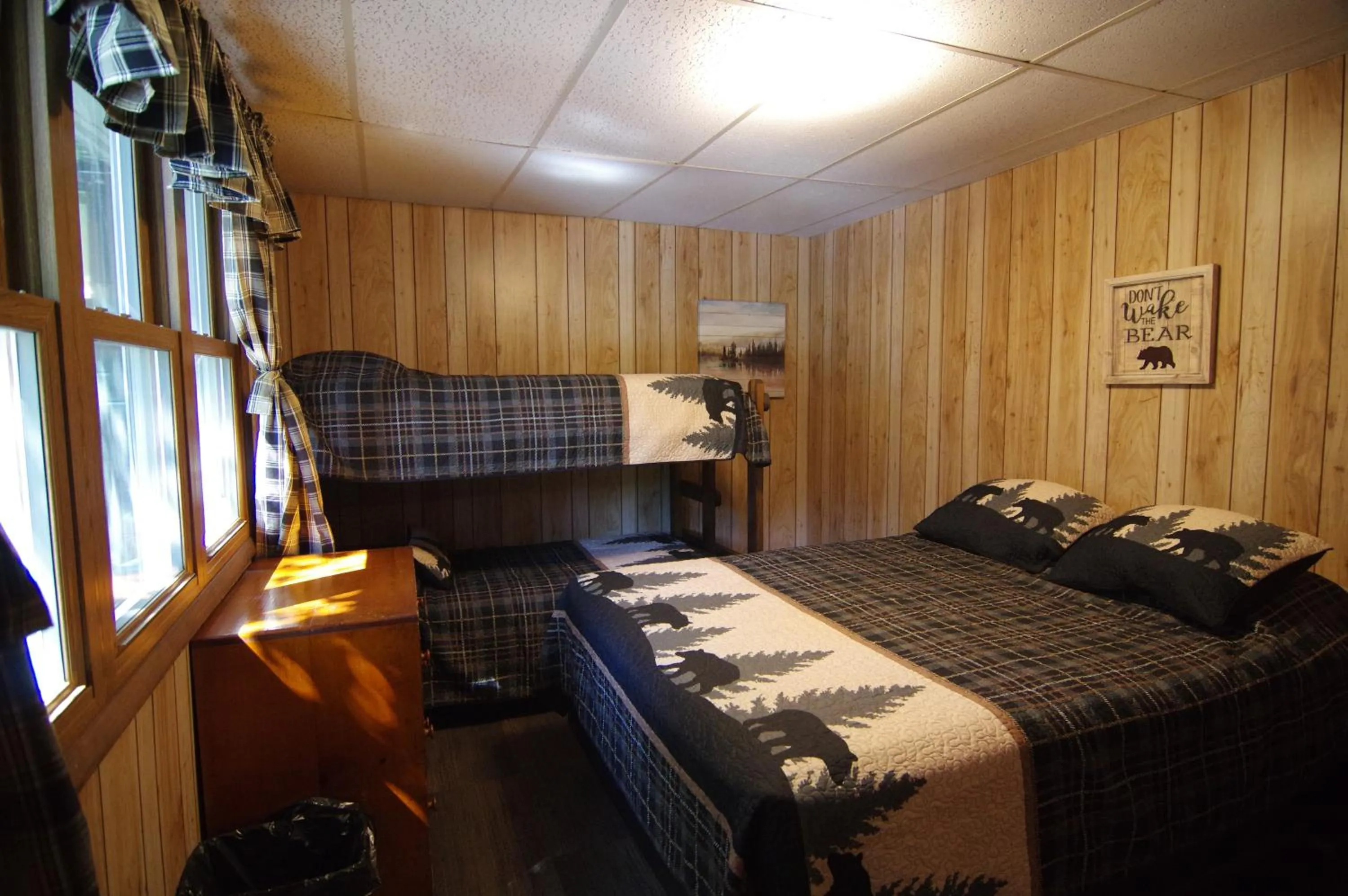 Bed in Cramers Point Lake Breeze