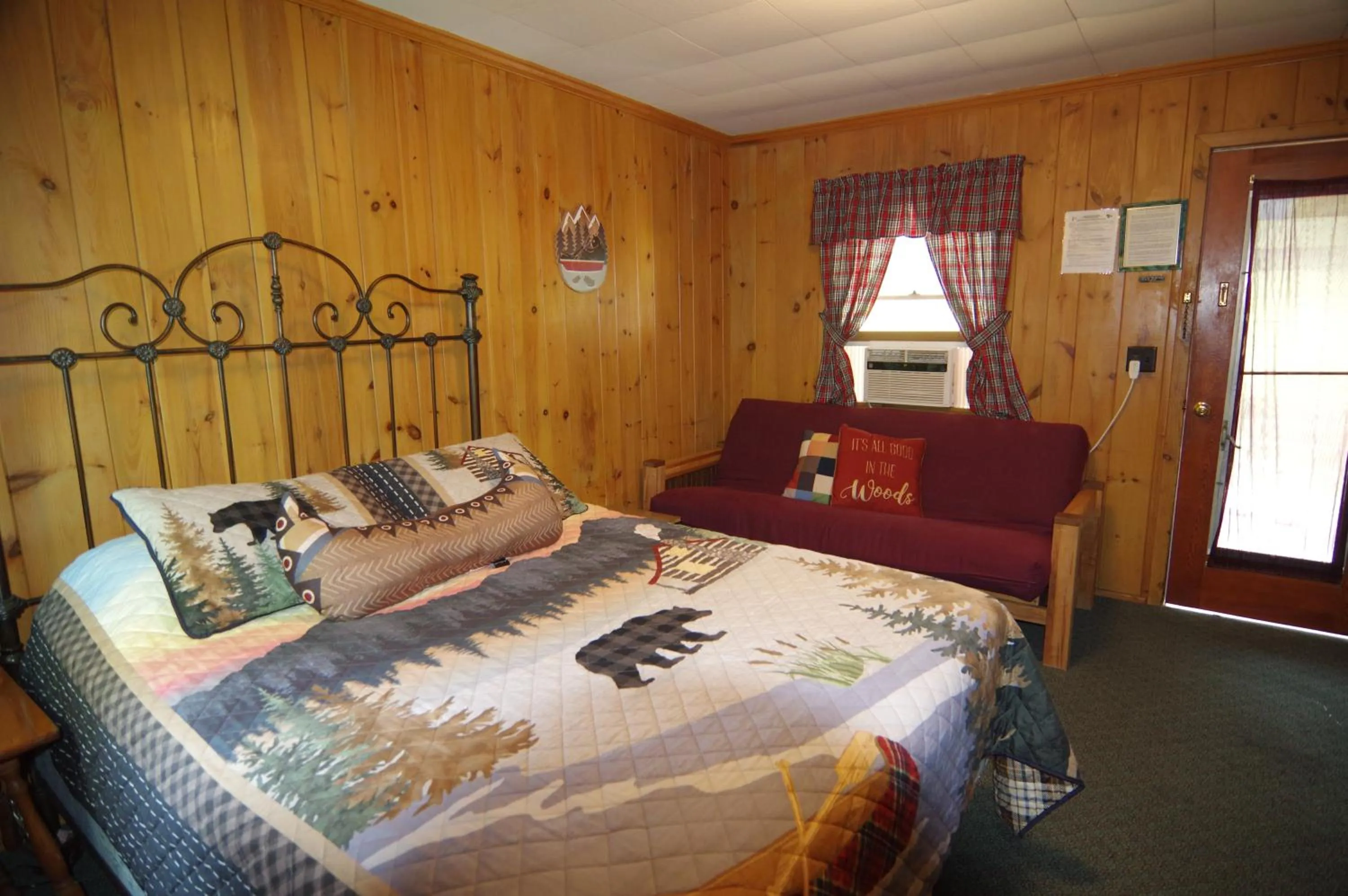 Bed in Cramers Point Lake Breeze