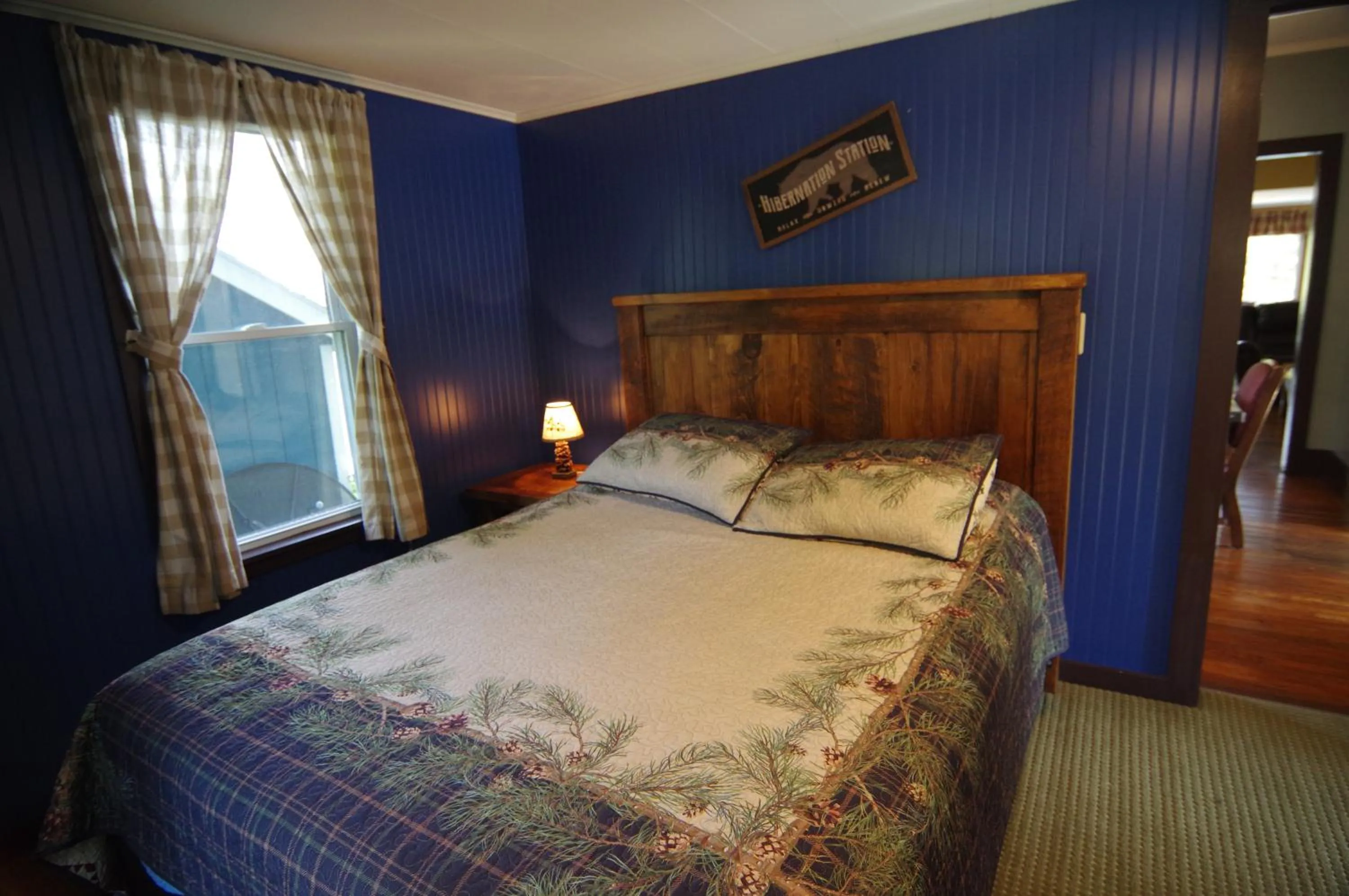 Bed in Cramers Point Lake Breeze