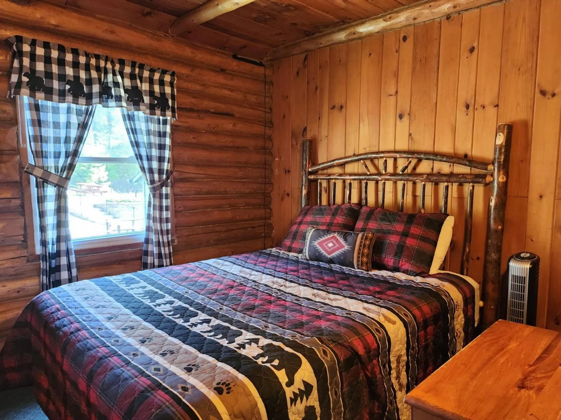 Bed in Cramers Point Lake Breeze