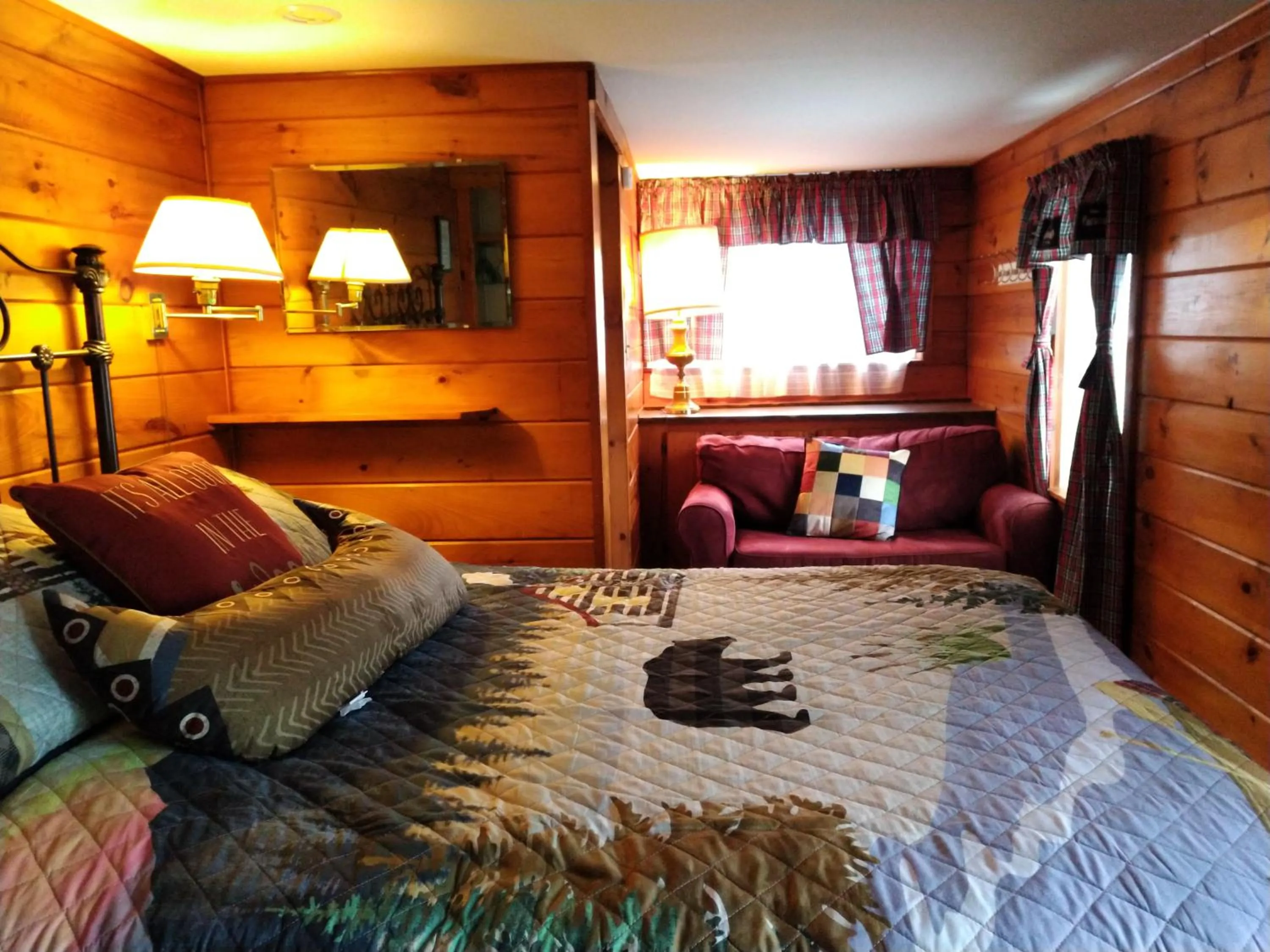 Bed in Cramers Point Lake Breeze