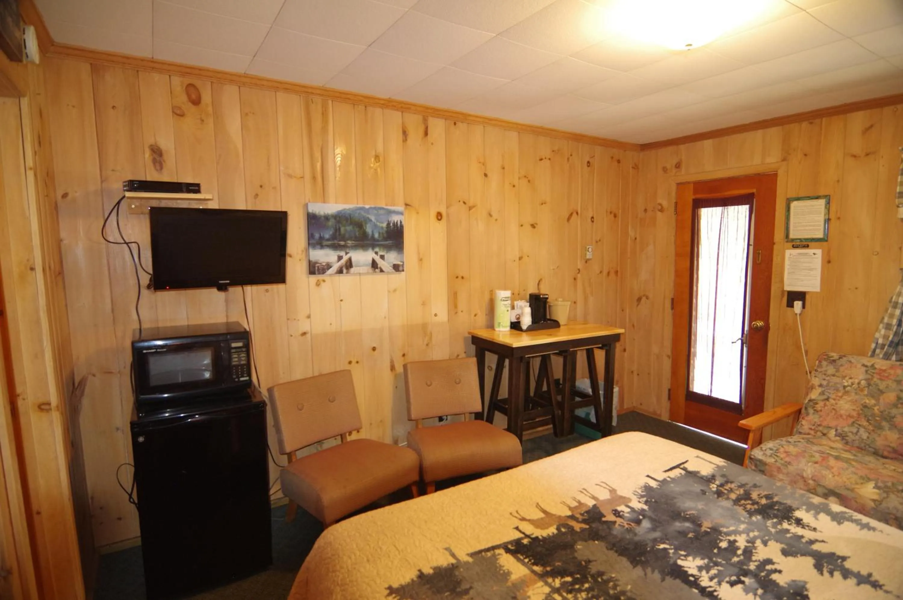 Bed in Cramers Point Lake Breeze