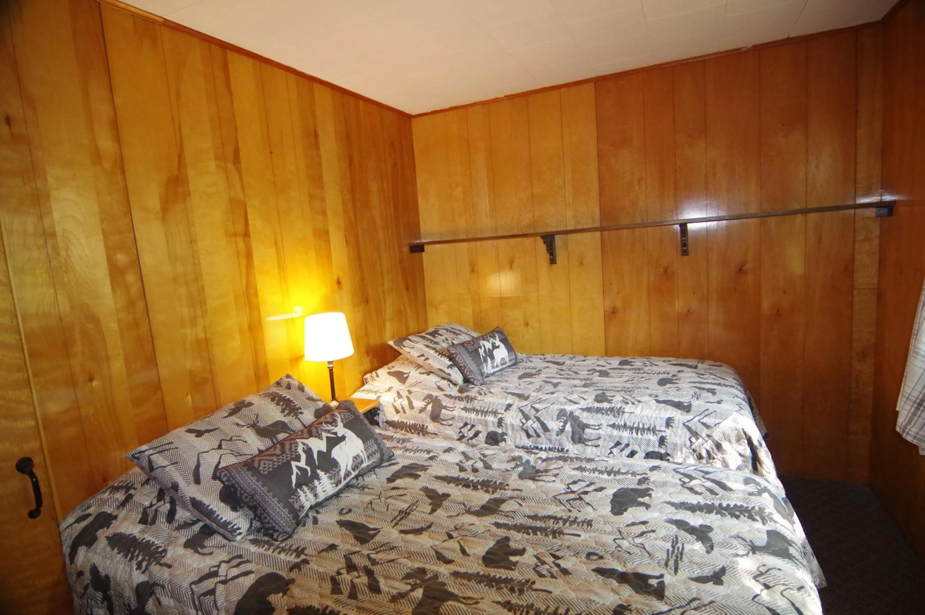 Bed in Cramers Point Lake Breeze