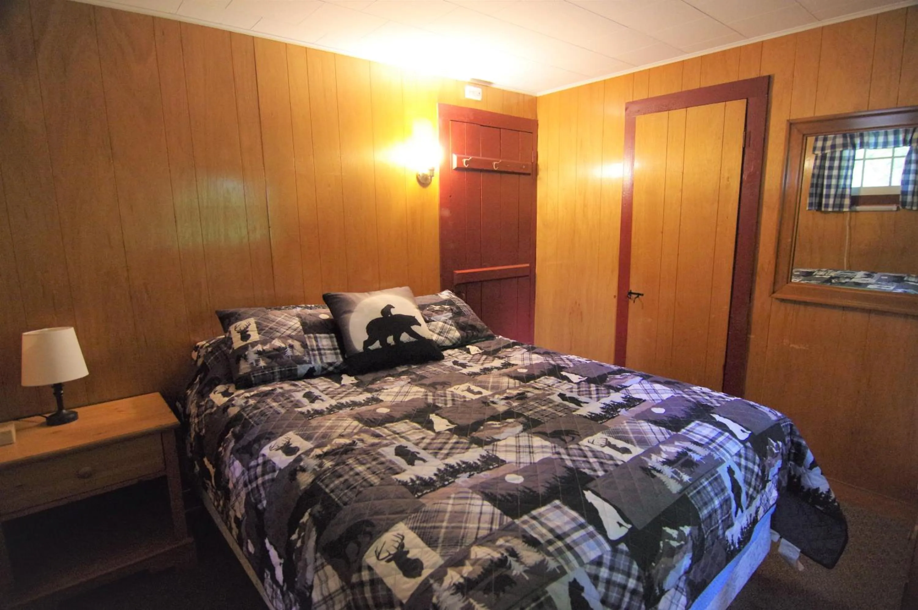 Bed in Cramers Point Lake Breeze