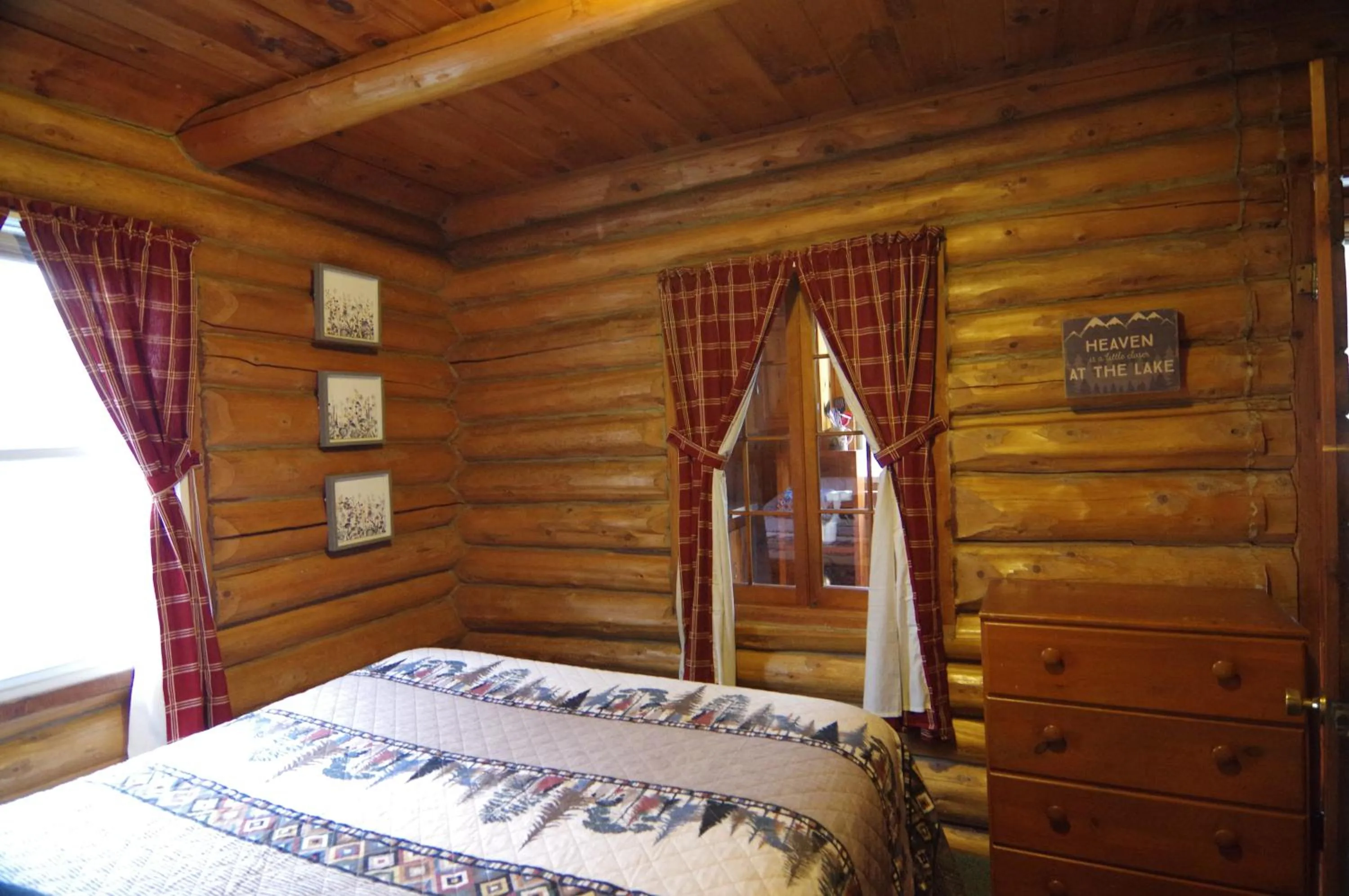 Bed in Cramers Point Lake Breeze