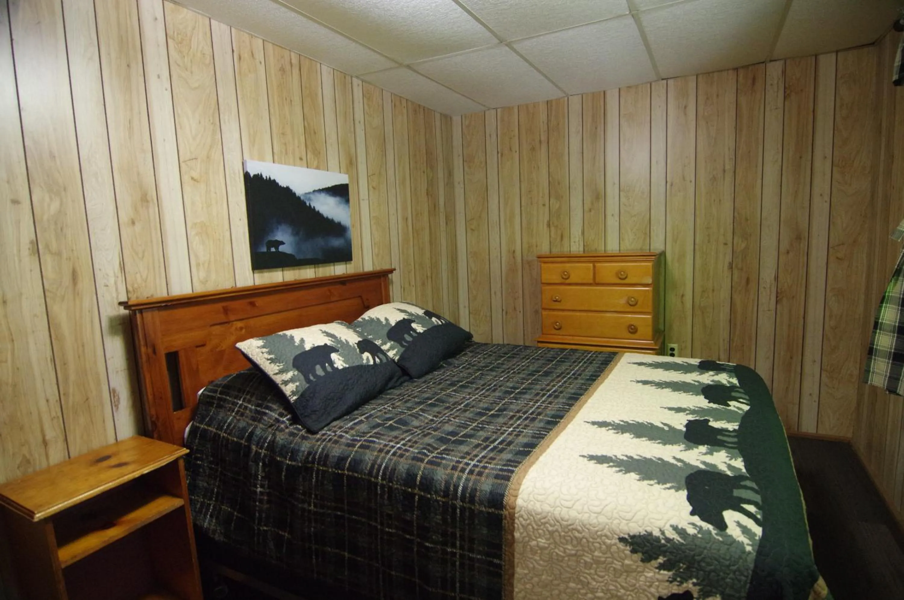 Bed in Cramers Point Lake Breeze