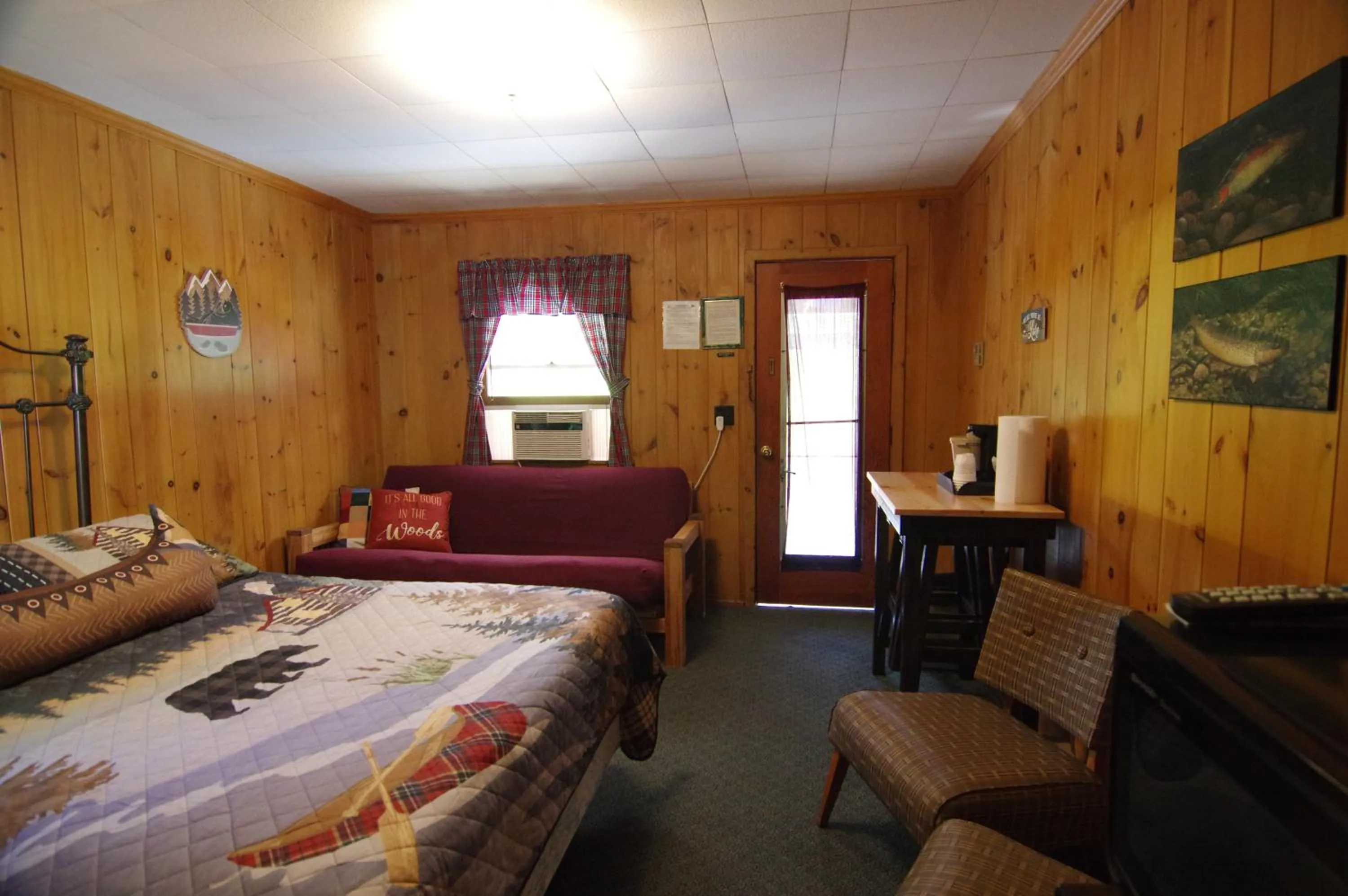 Bed in Cramers Point Lake Breeze