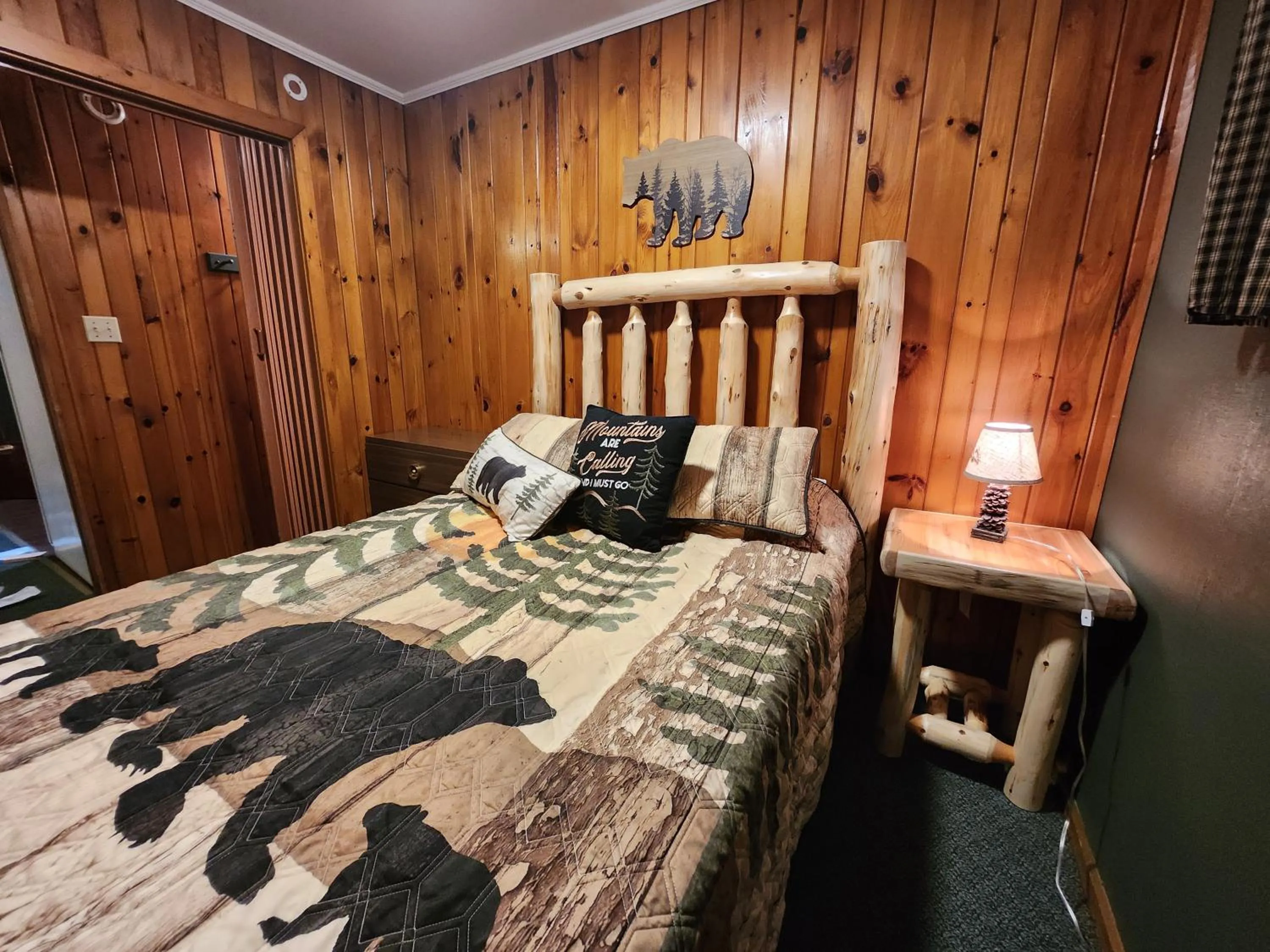 Bed in Cramers Point Lake Breeze