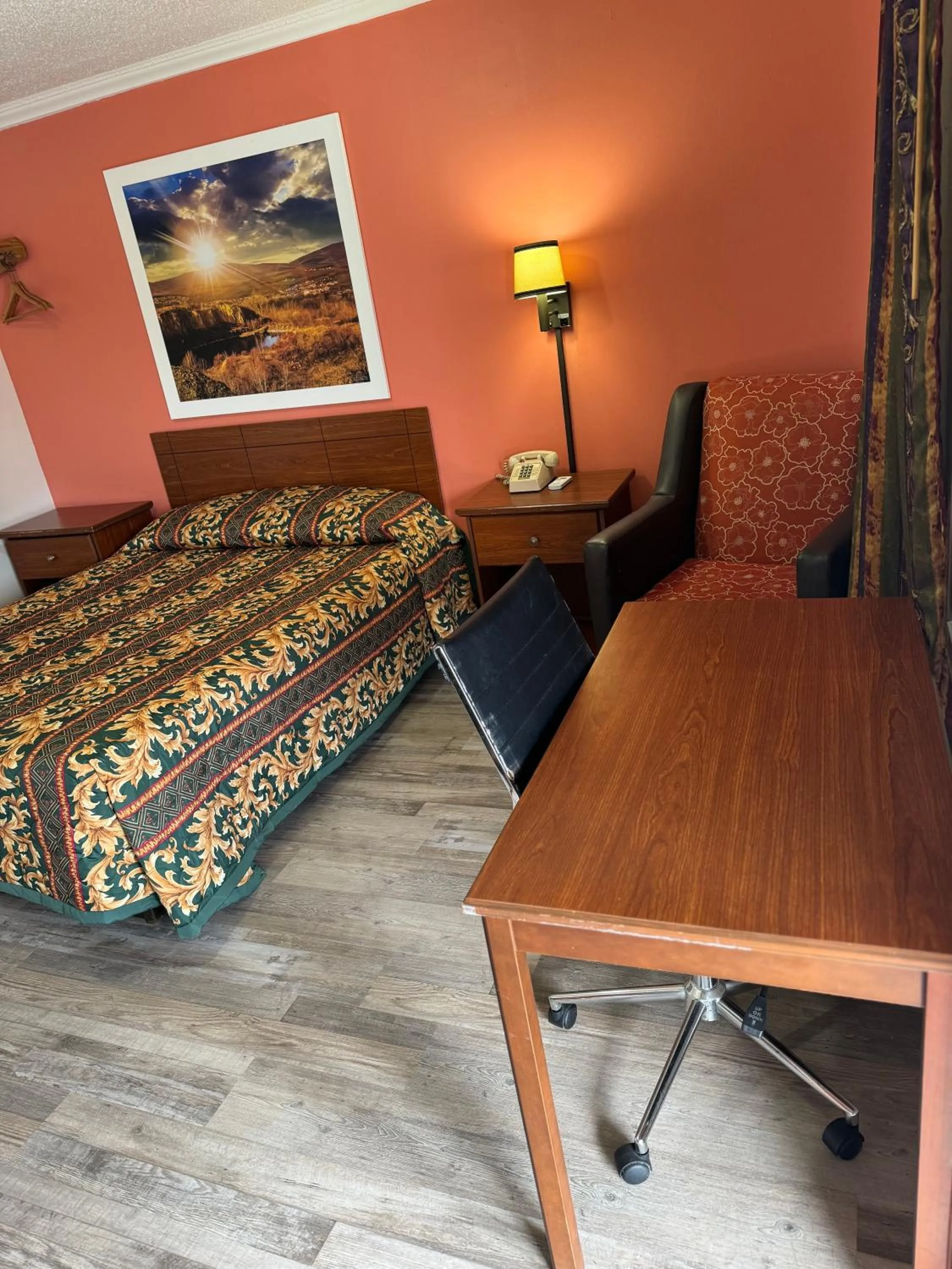 Bed in Budget Inn - Scottsboro