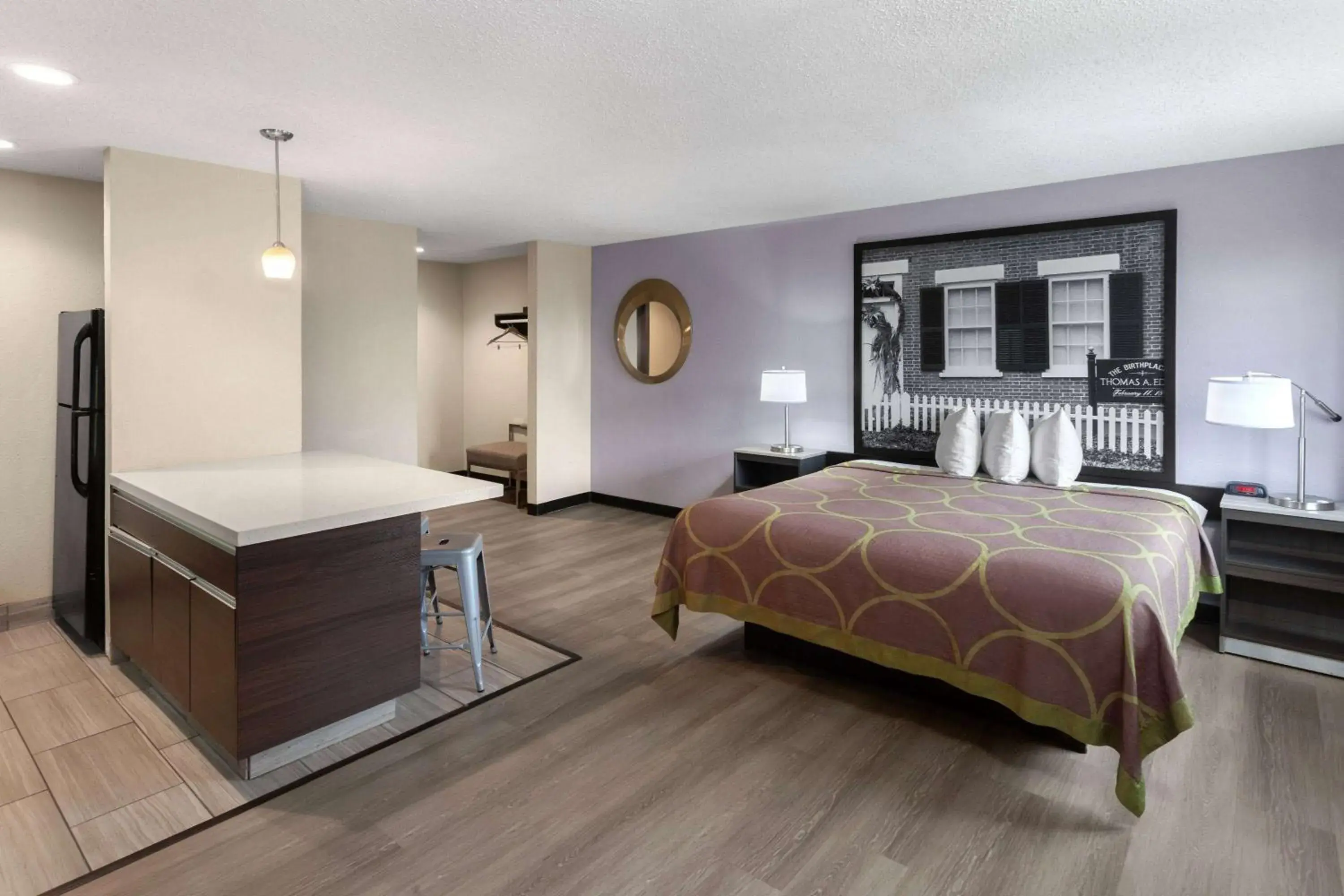 King Suite with Jetted Tub - Non-Smoking in Super 8 by Wyndham Copley Akron King Suite with Jetted Tub - Non-Smoking in Super 8 by Wyndham Copley Akron