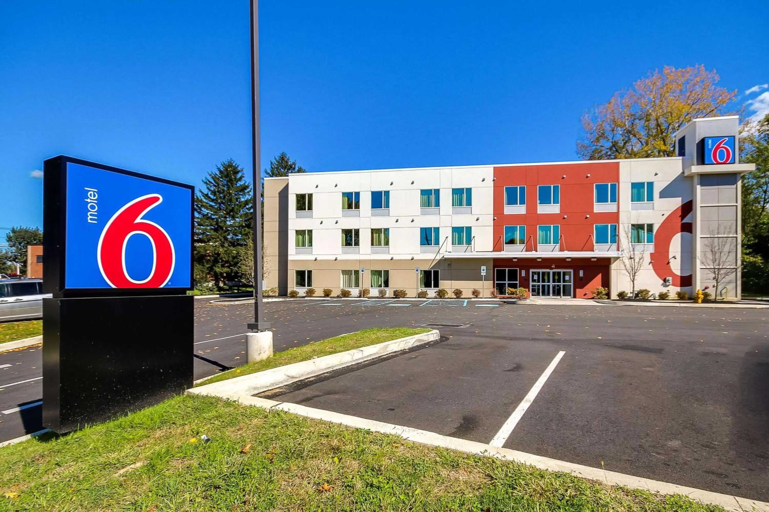Property building in Motel 6-Allentown, PA