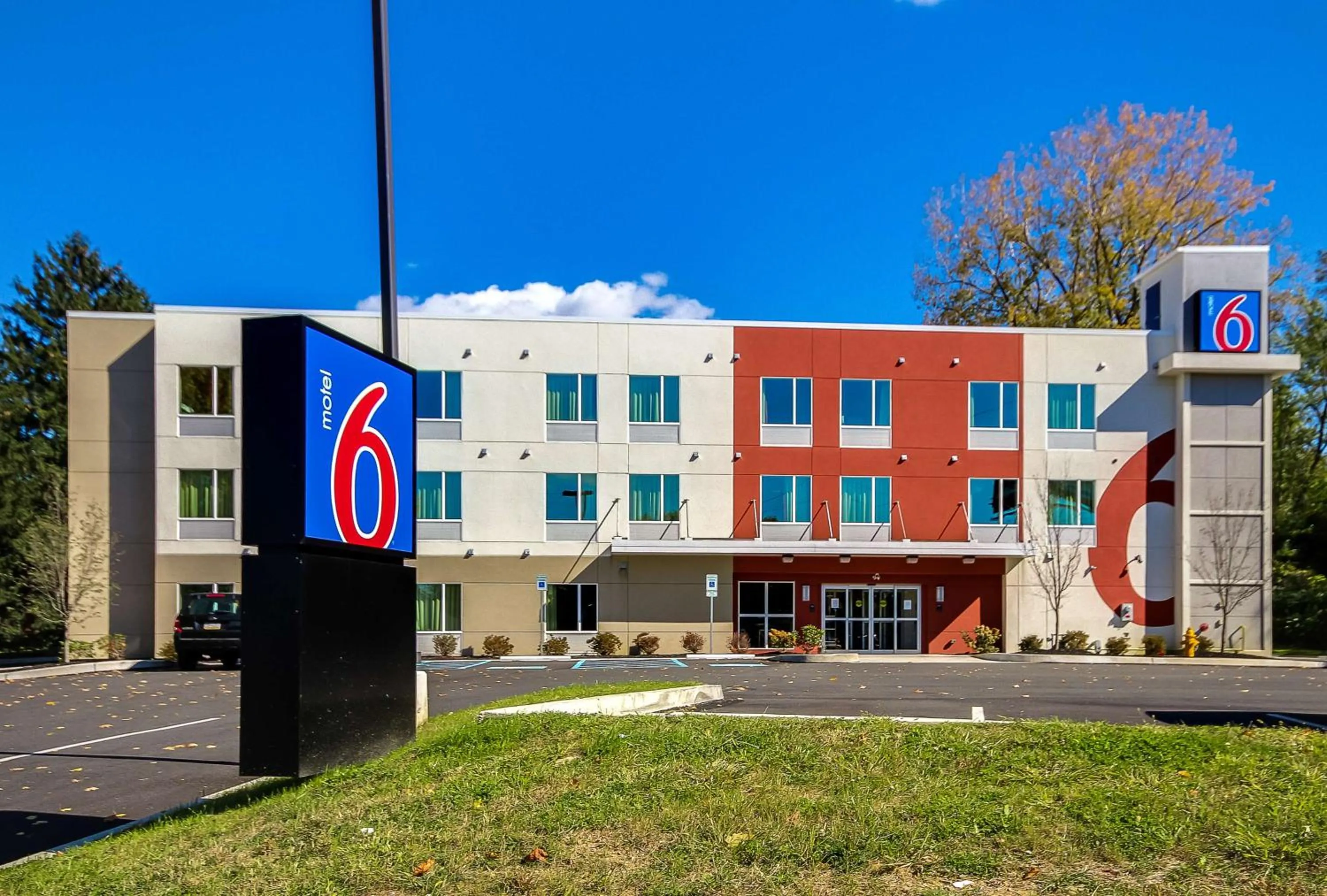 Property building in Motel 6-Allentown, PA