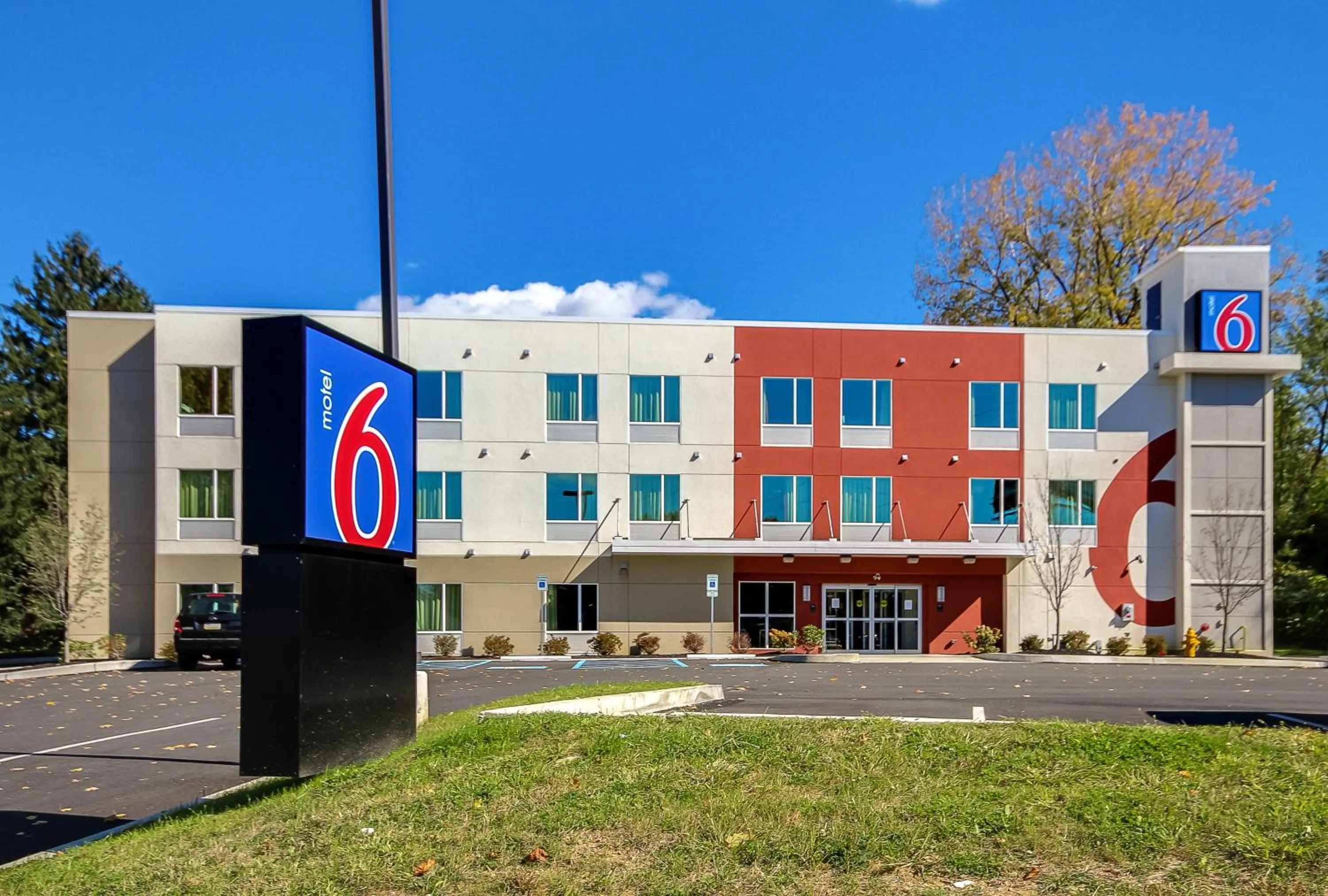 Property building in Motel 6-Allentown, PA
