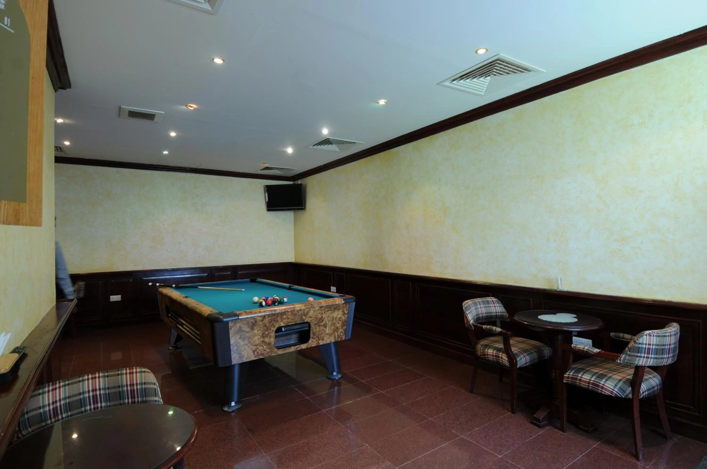 Billiard in Falaj Daris Hotel