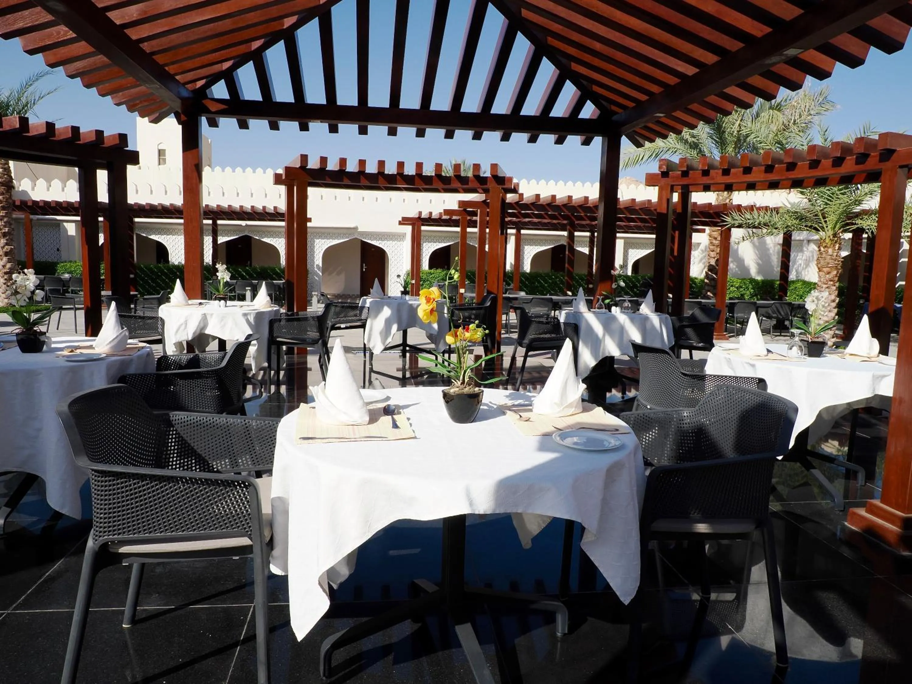 Restaurant/places to eat in Falaj Daris Hotel