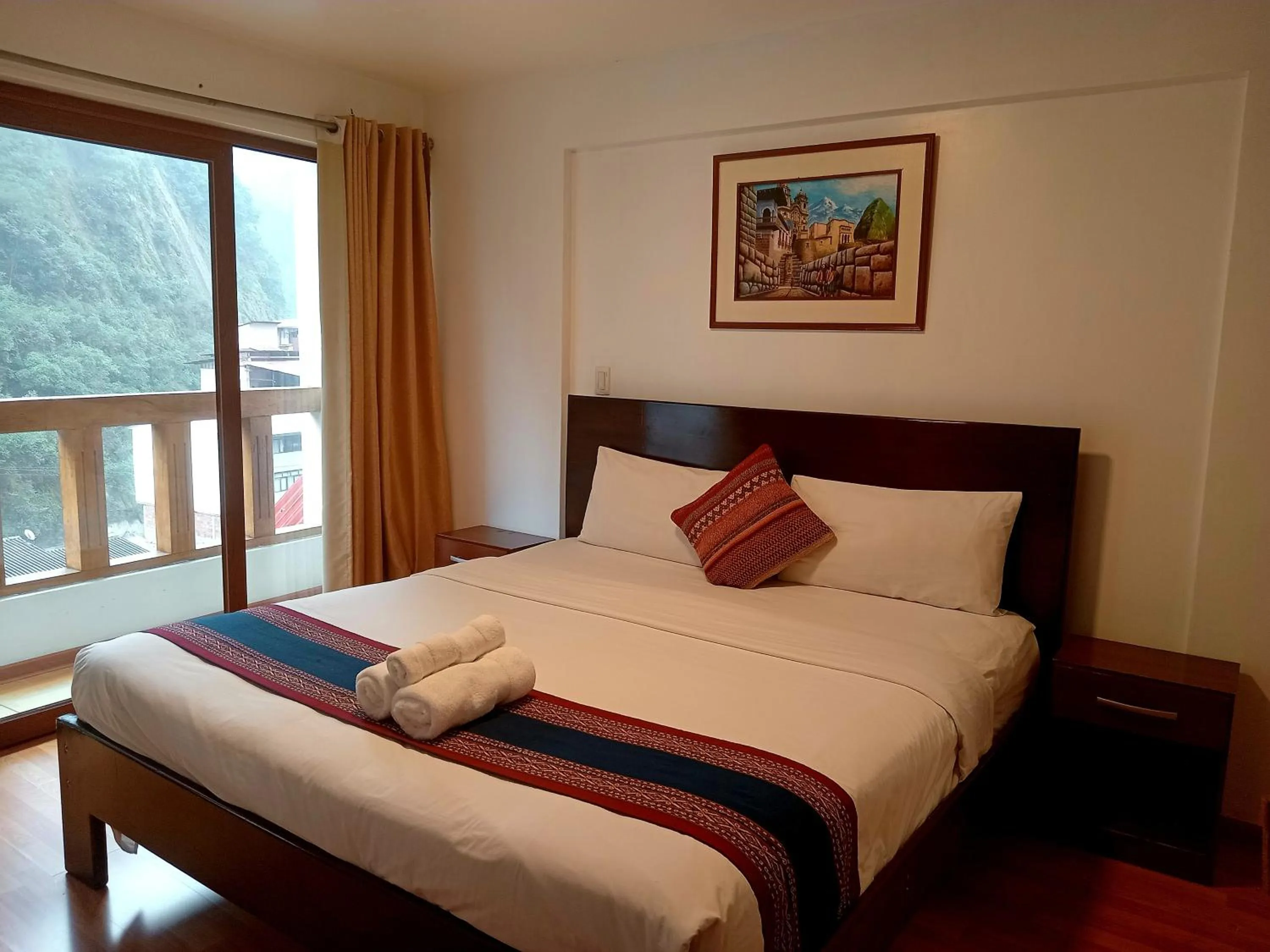 Photo of the whole room, Bed in El Quetzal MachuPicchu