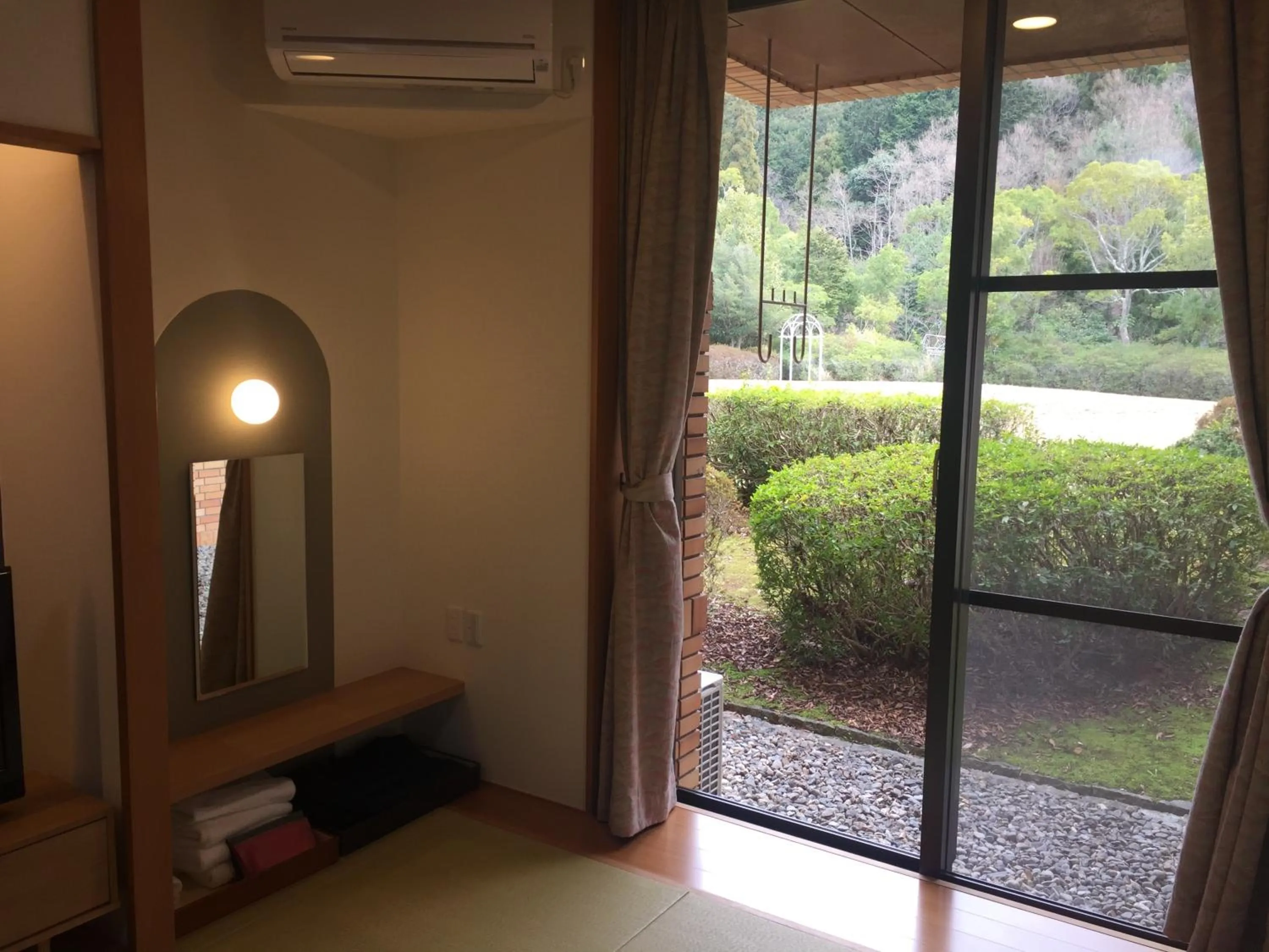 Photo of the whole room in Sennomori