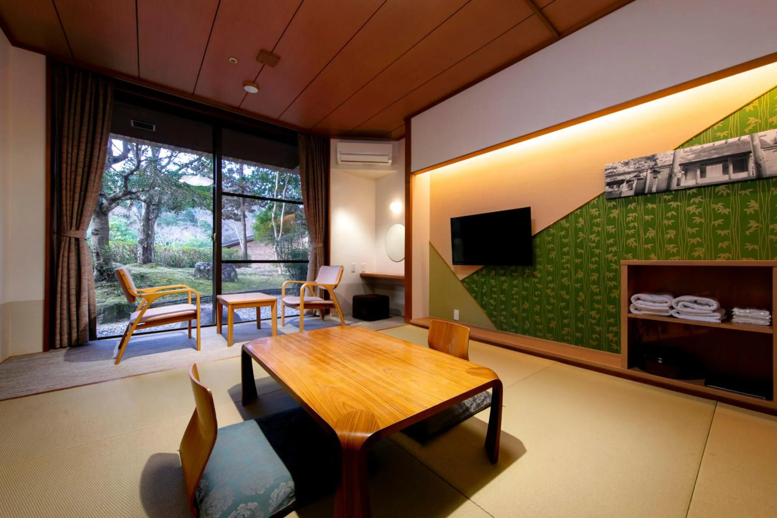 Photo of the whole room in Sennomori