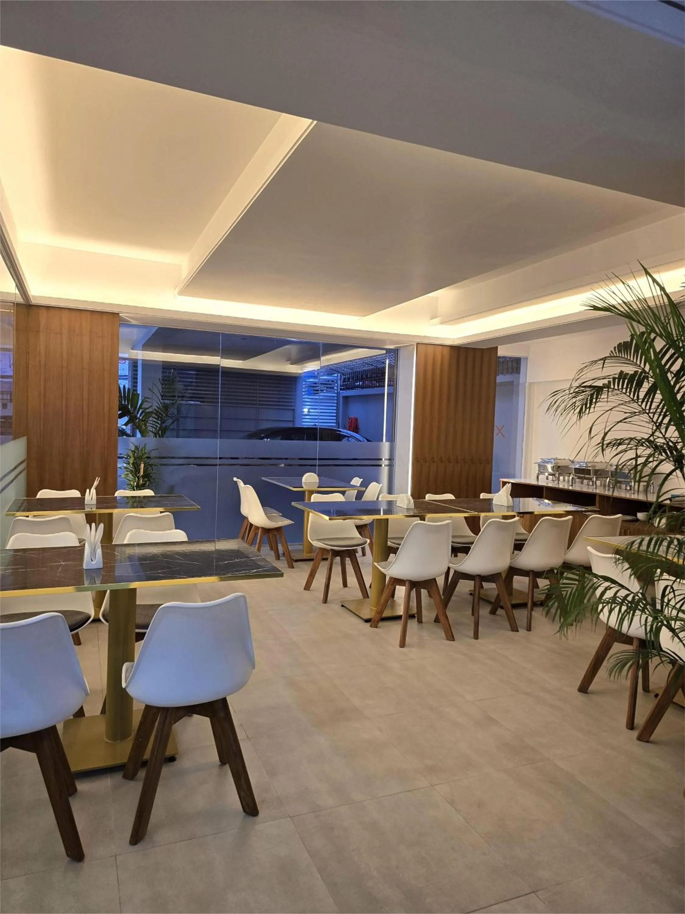 Restaurant/places to eat in Royal Regent Suites Dhaka