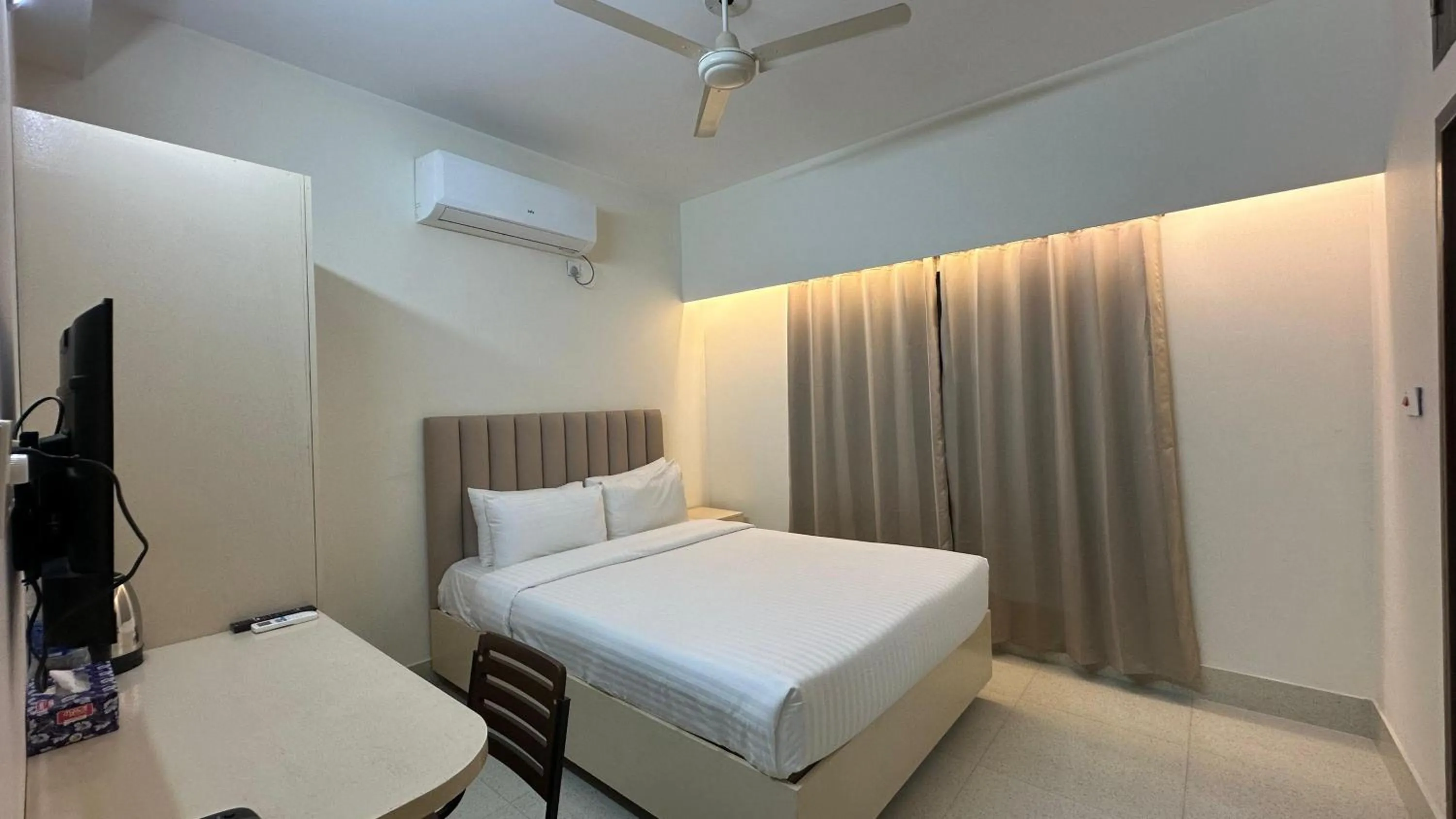 Bedroom, Bed in Royal Regent Suites Dhaka