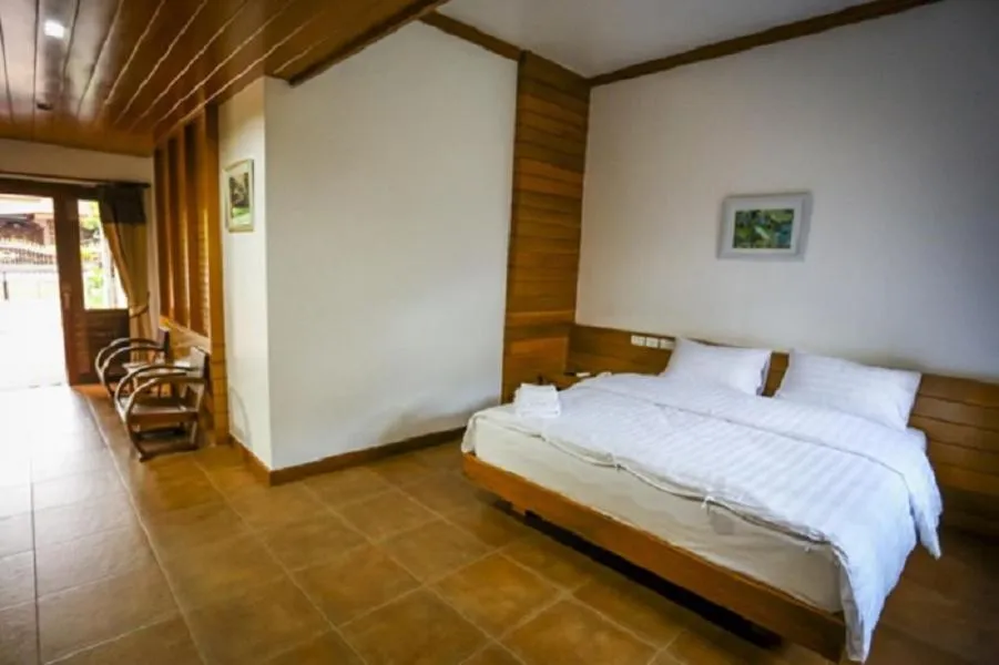 Bed in Tree Home Plus