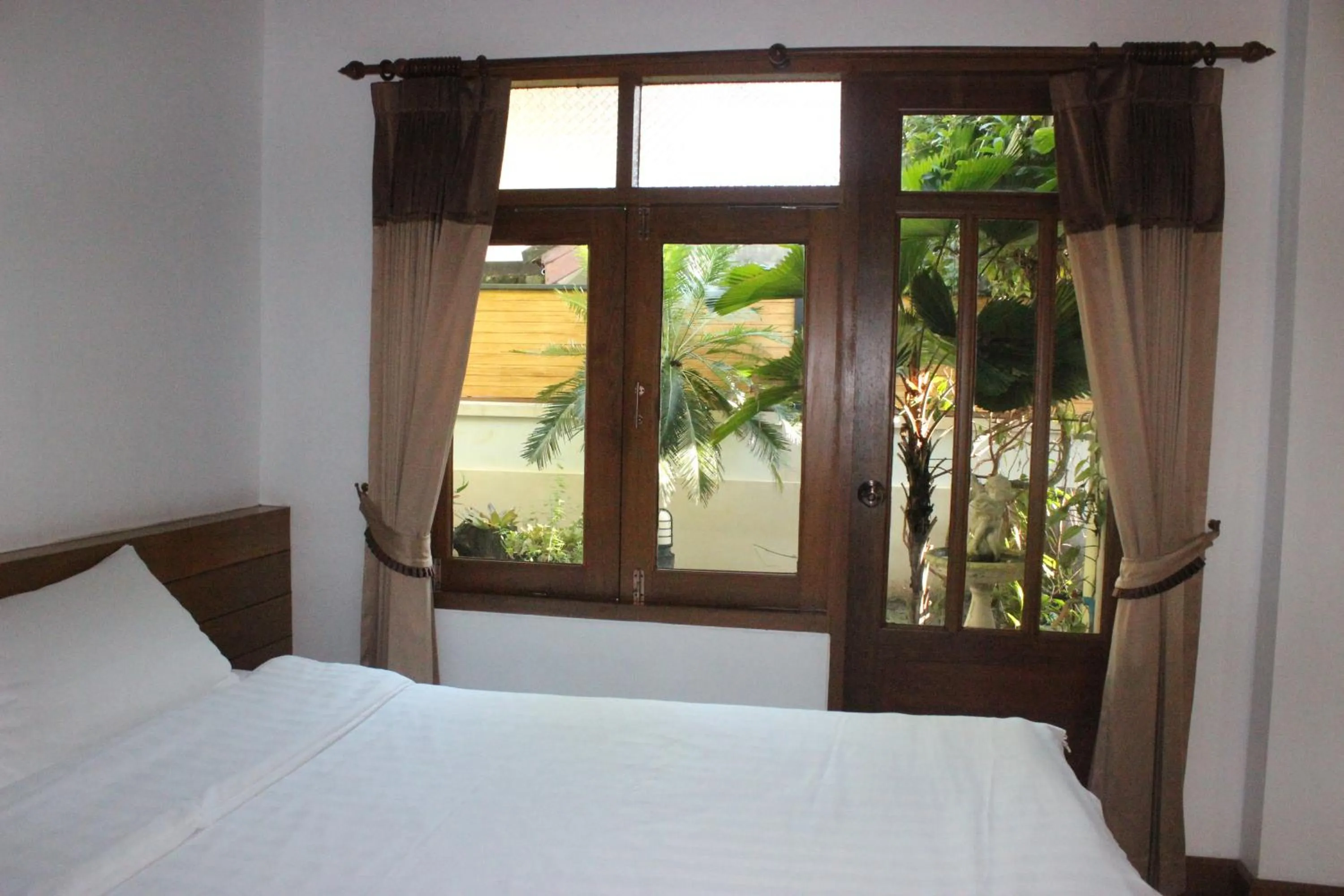 Bed in Tree Home Plus