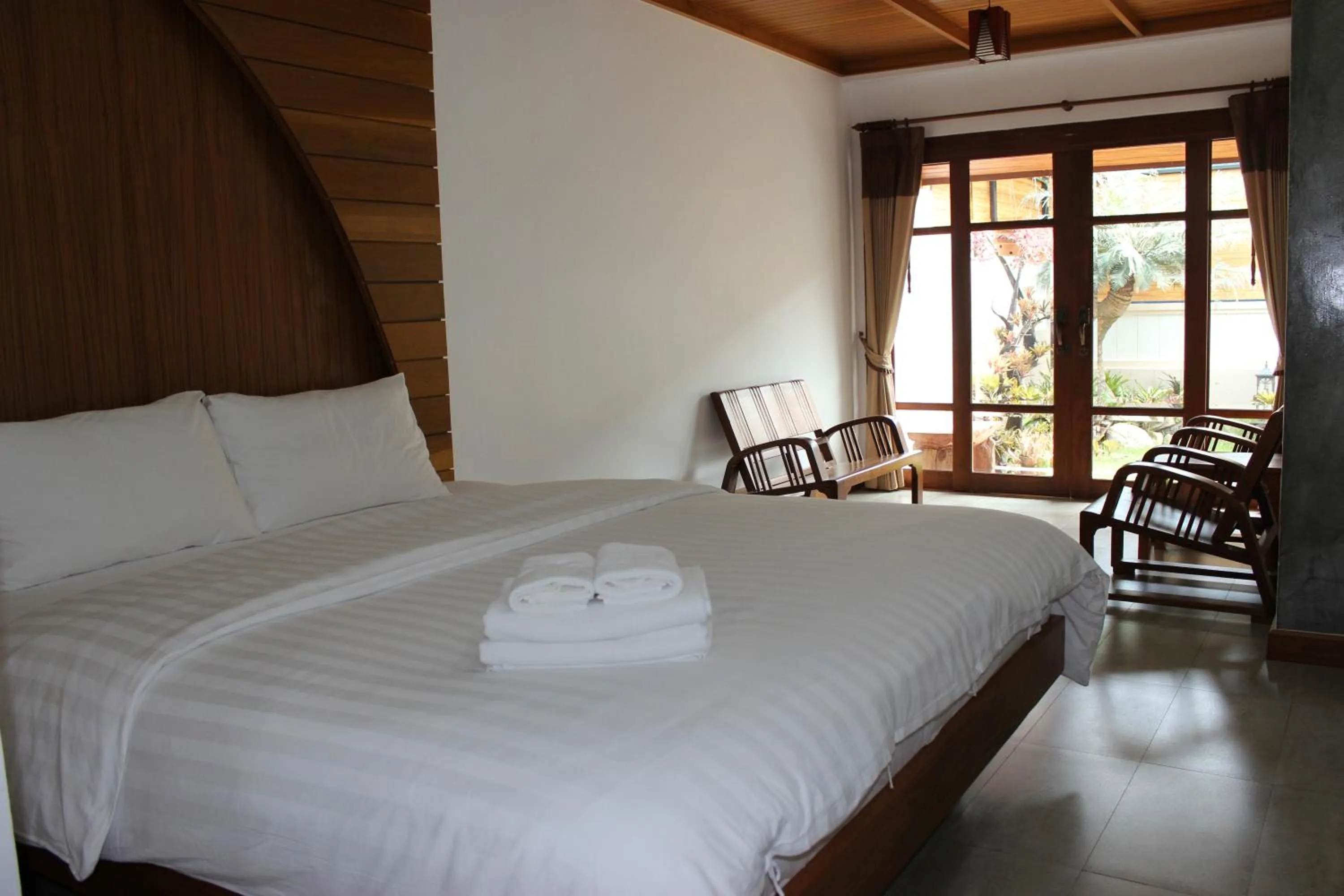 Bed in Tree Home Plus