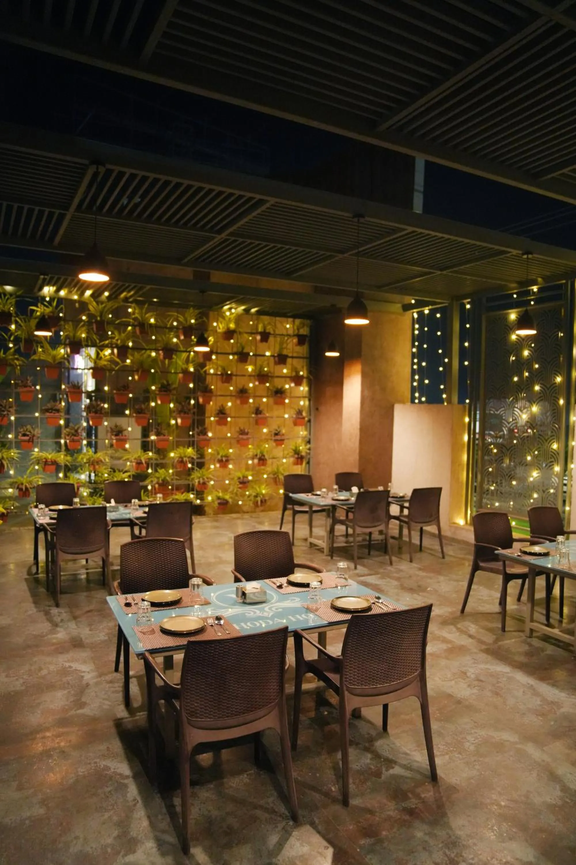 Restaurant/places to eat in Hotel Yashoda