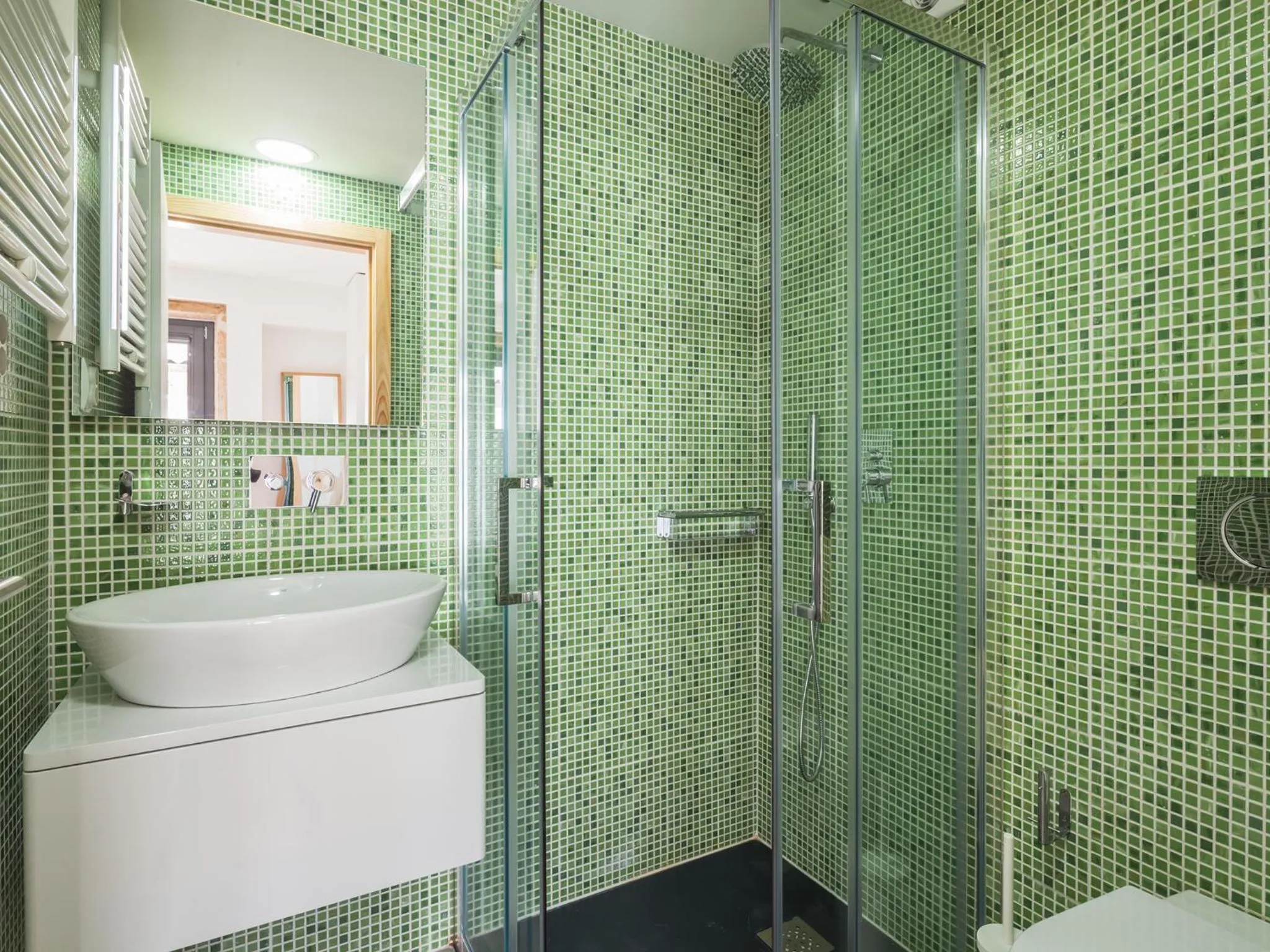 Shower in Trindade by Guestify