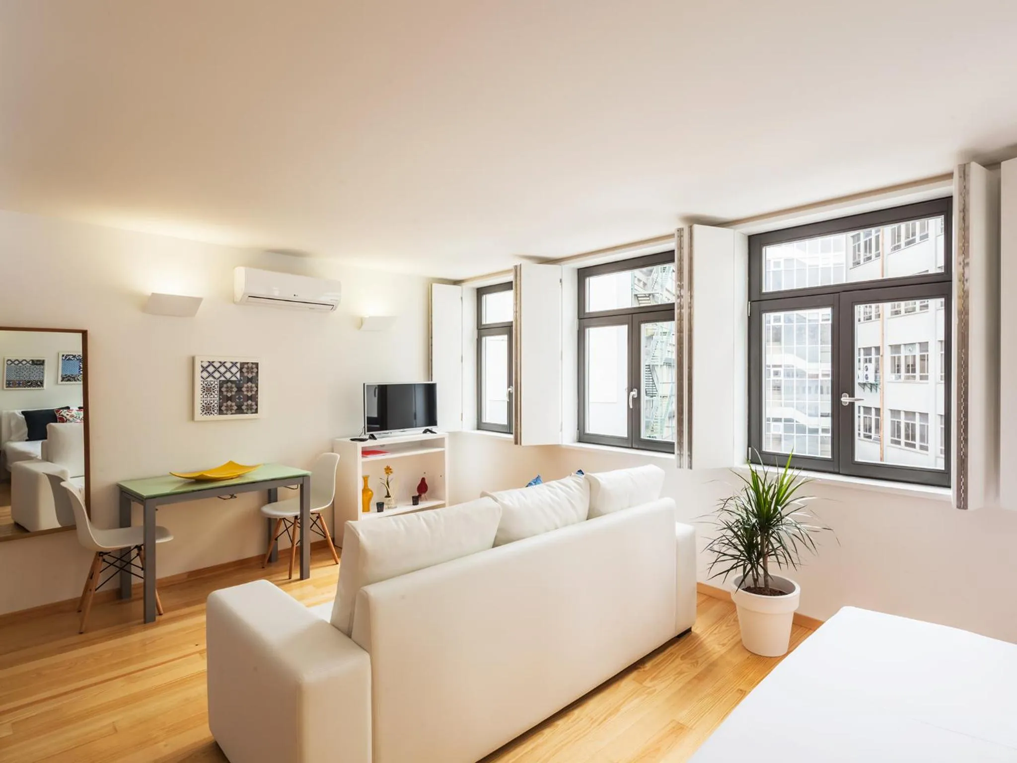 TV and multimedia in Trindade by Guestify