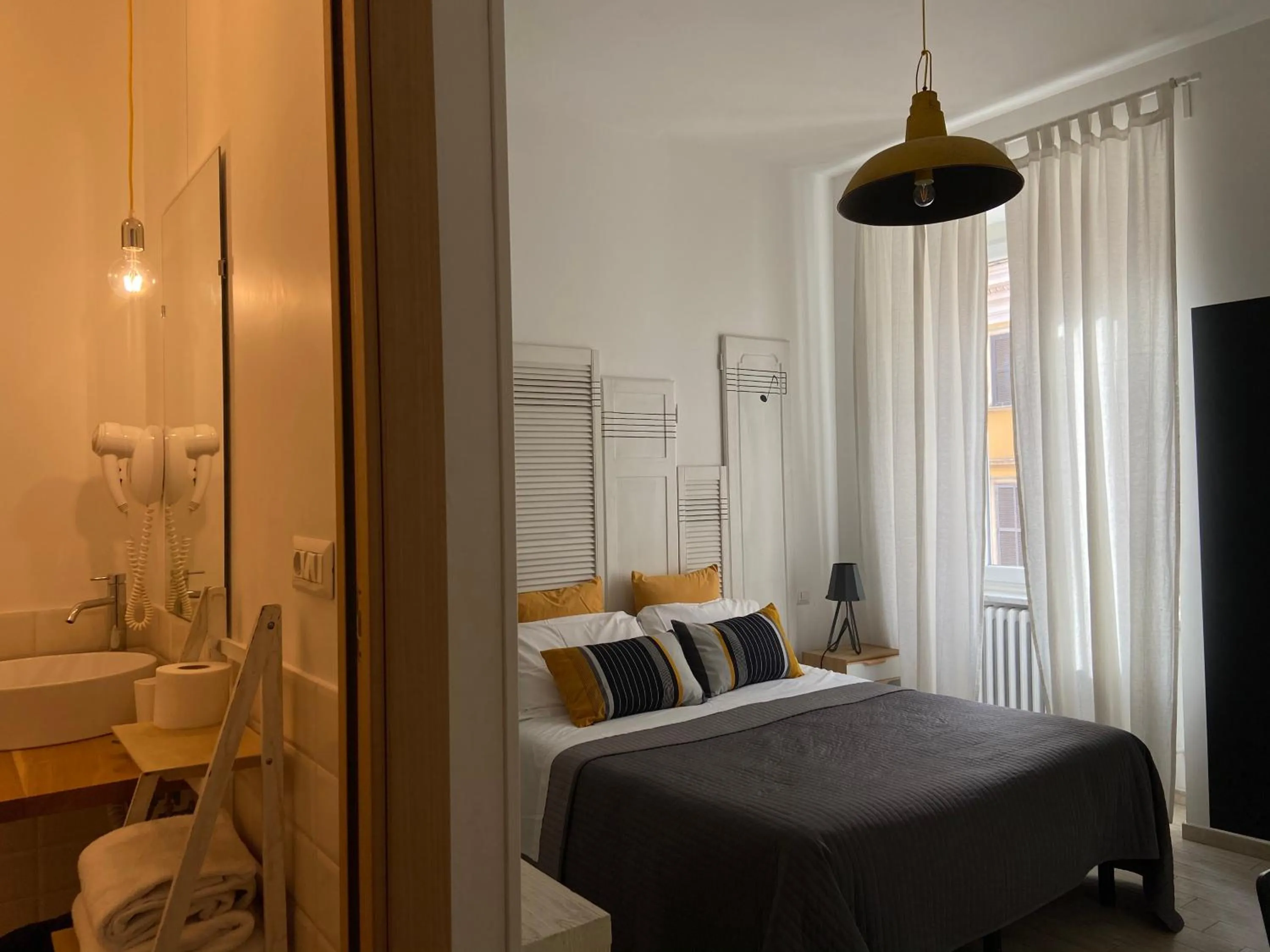 Bathroom, Bed in Room of Arts