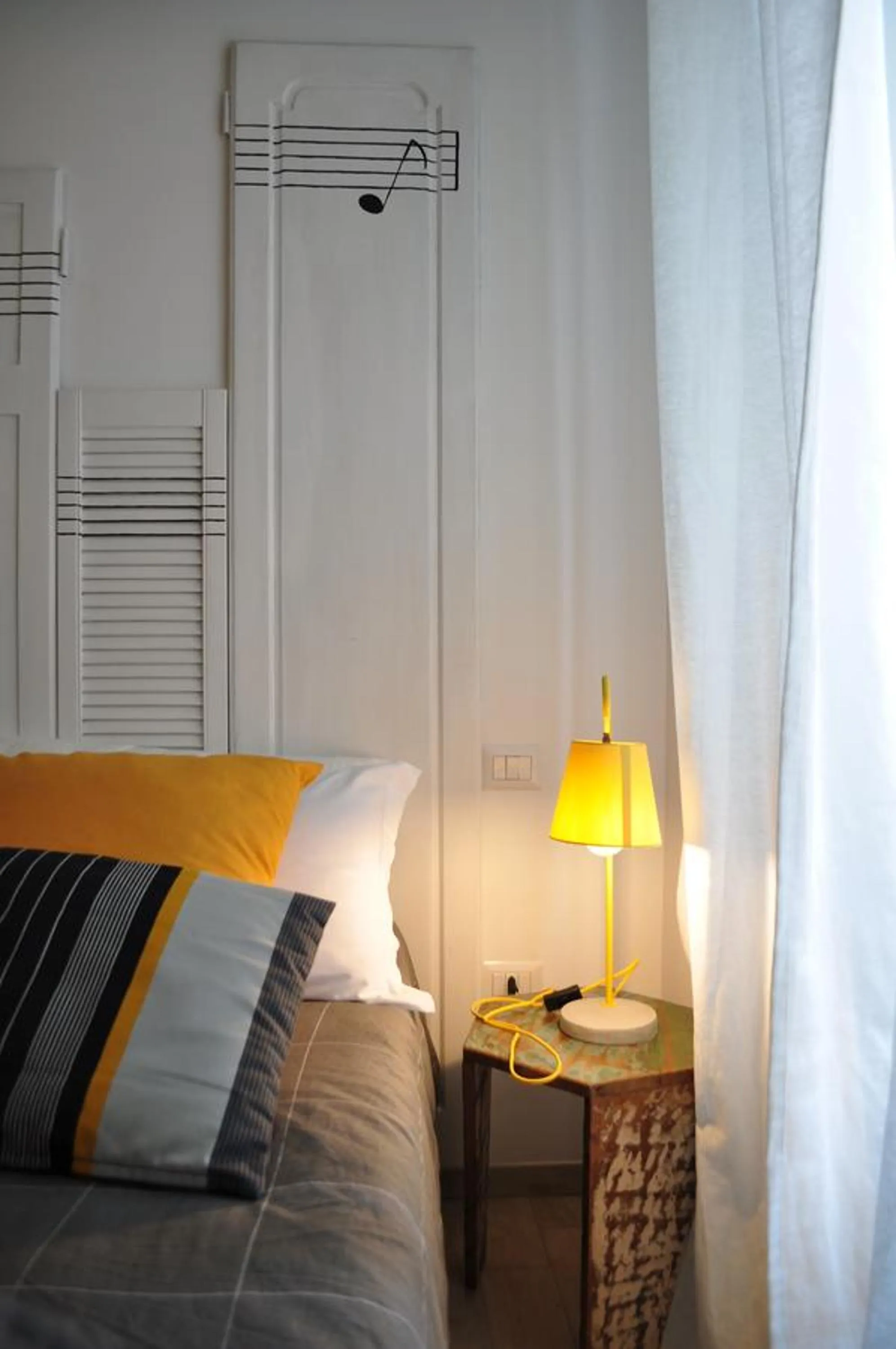 Decorative detail, Bed in Room of Arts