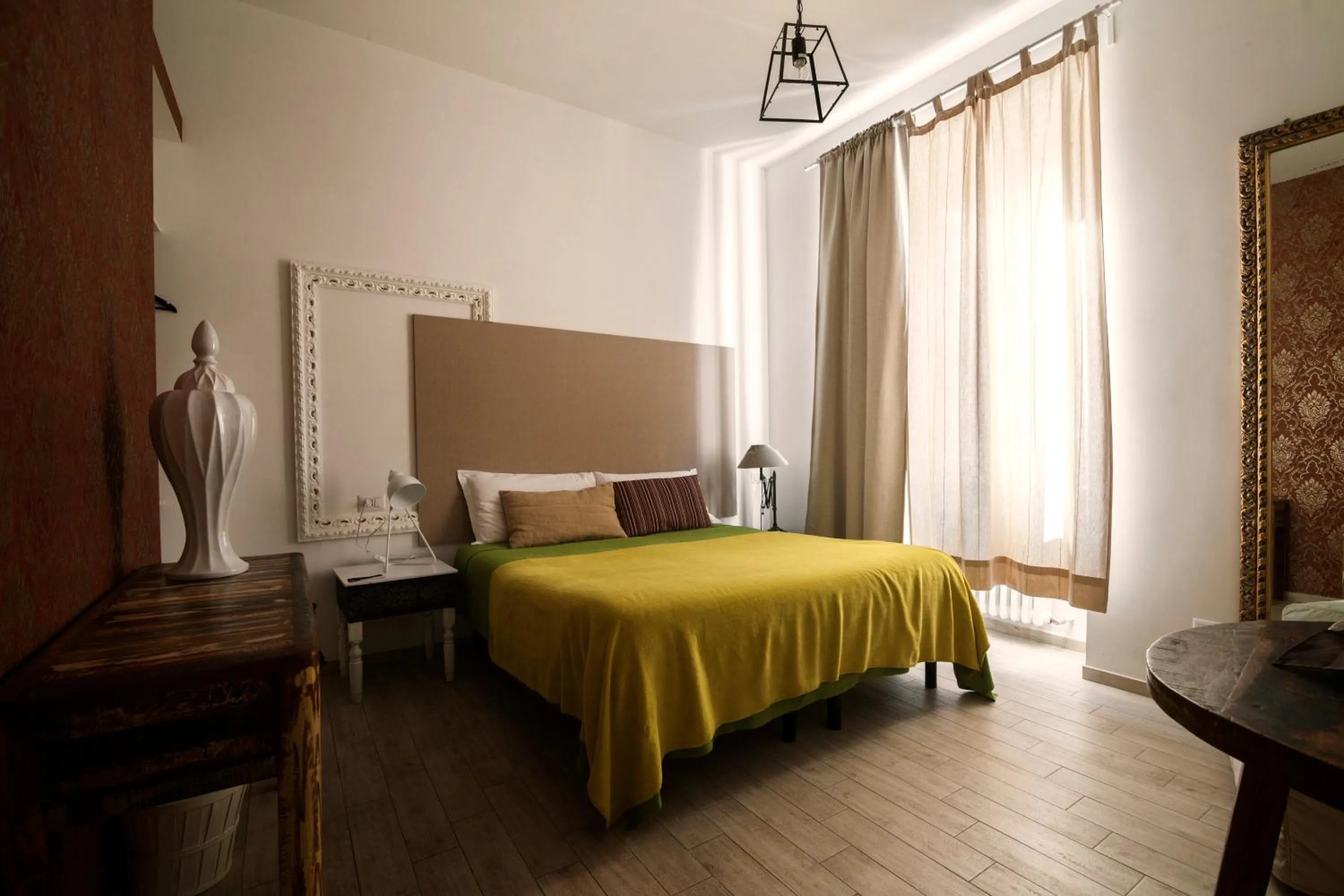 Day, Bed in Room of Arts