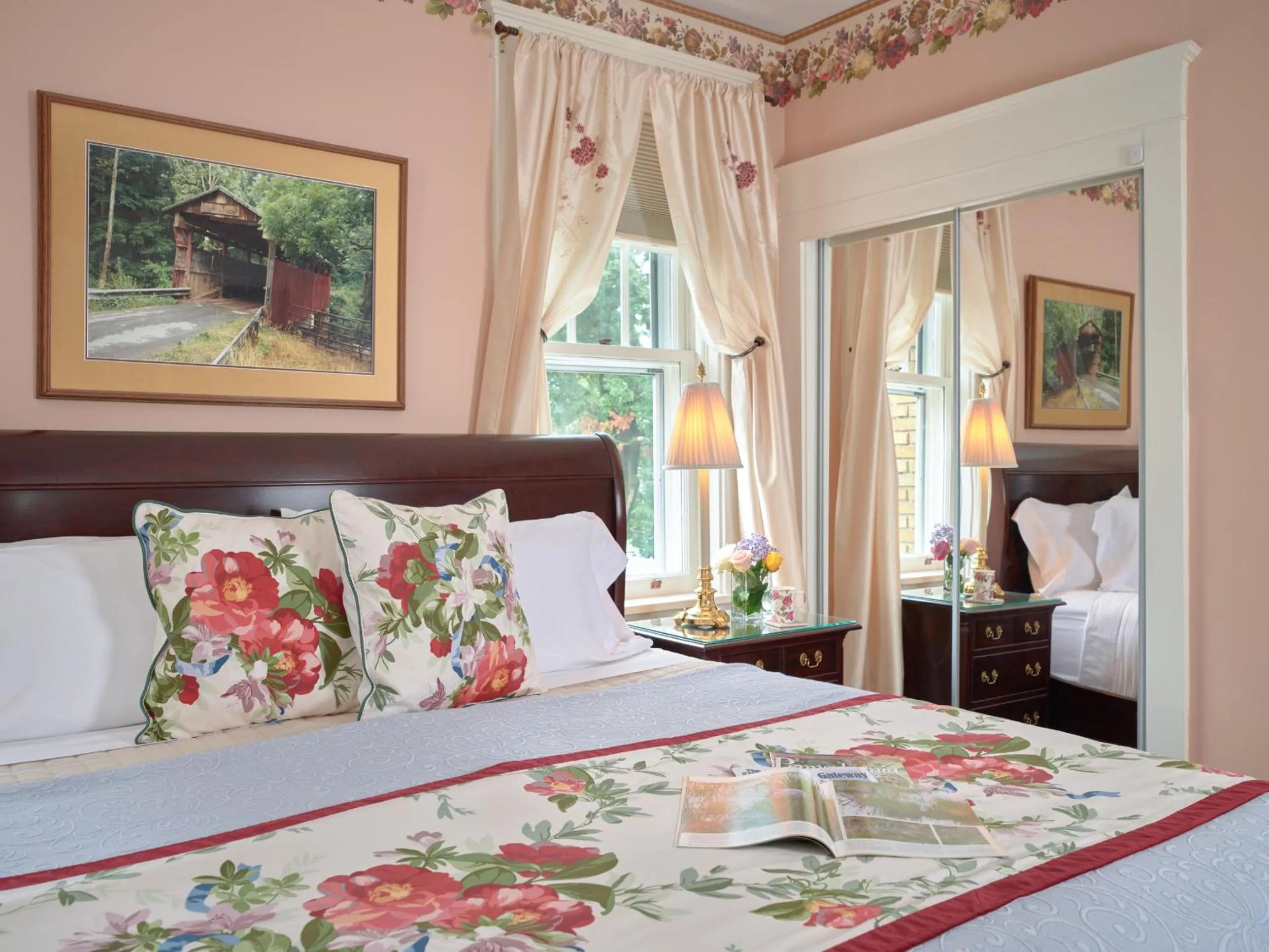 Decorative detail, Bed in Mooreland Garden Inn