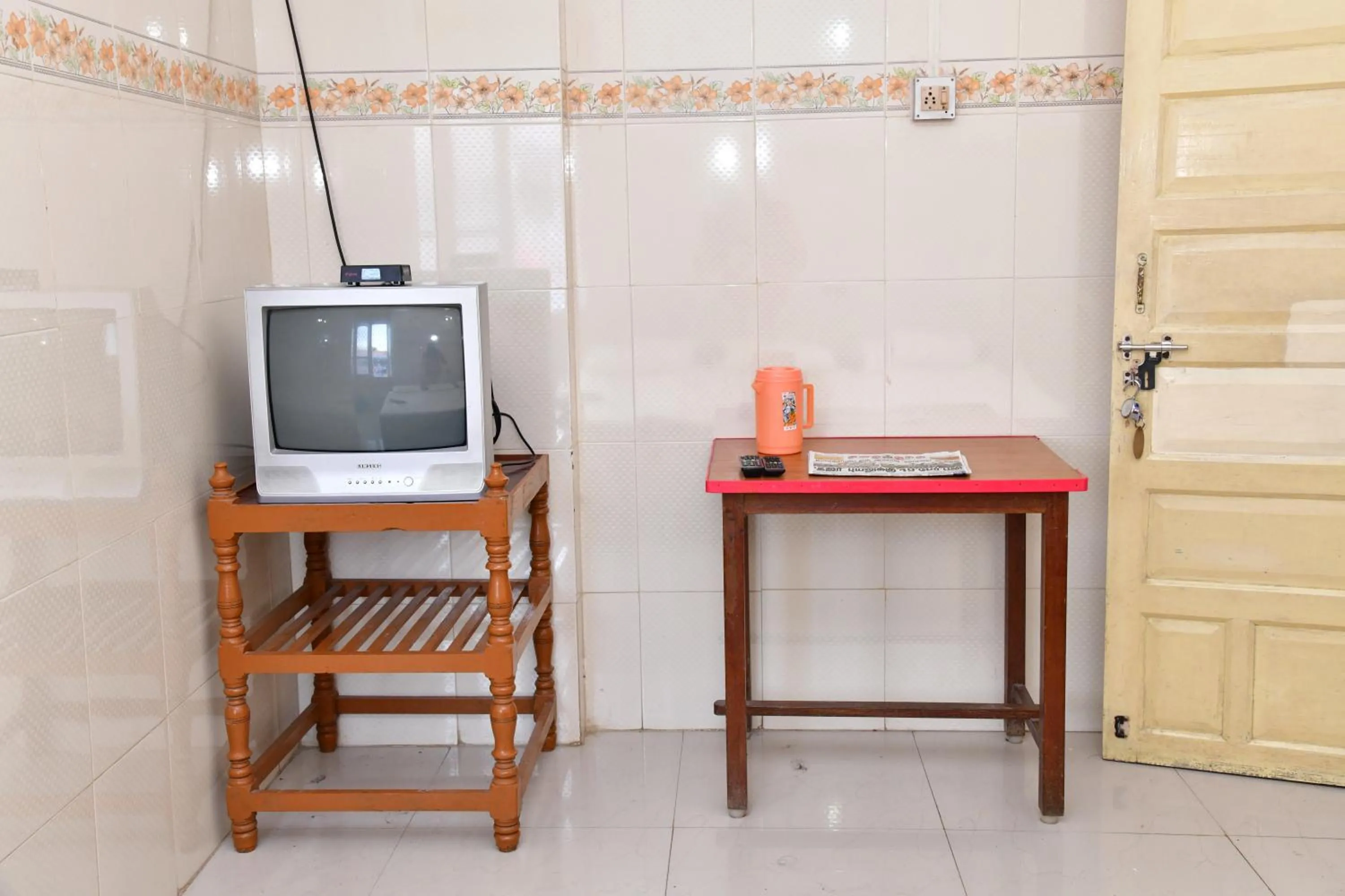 TV and multimedia in Hotel Ganesh Lodge