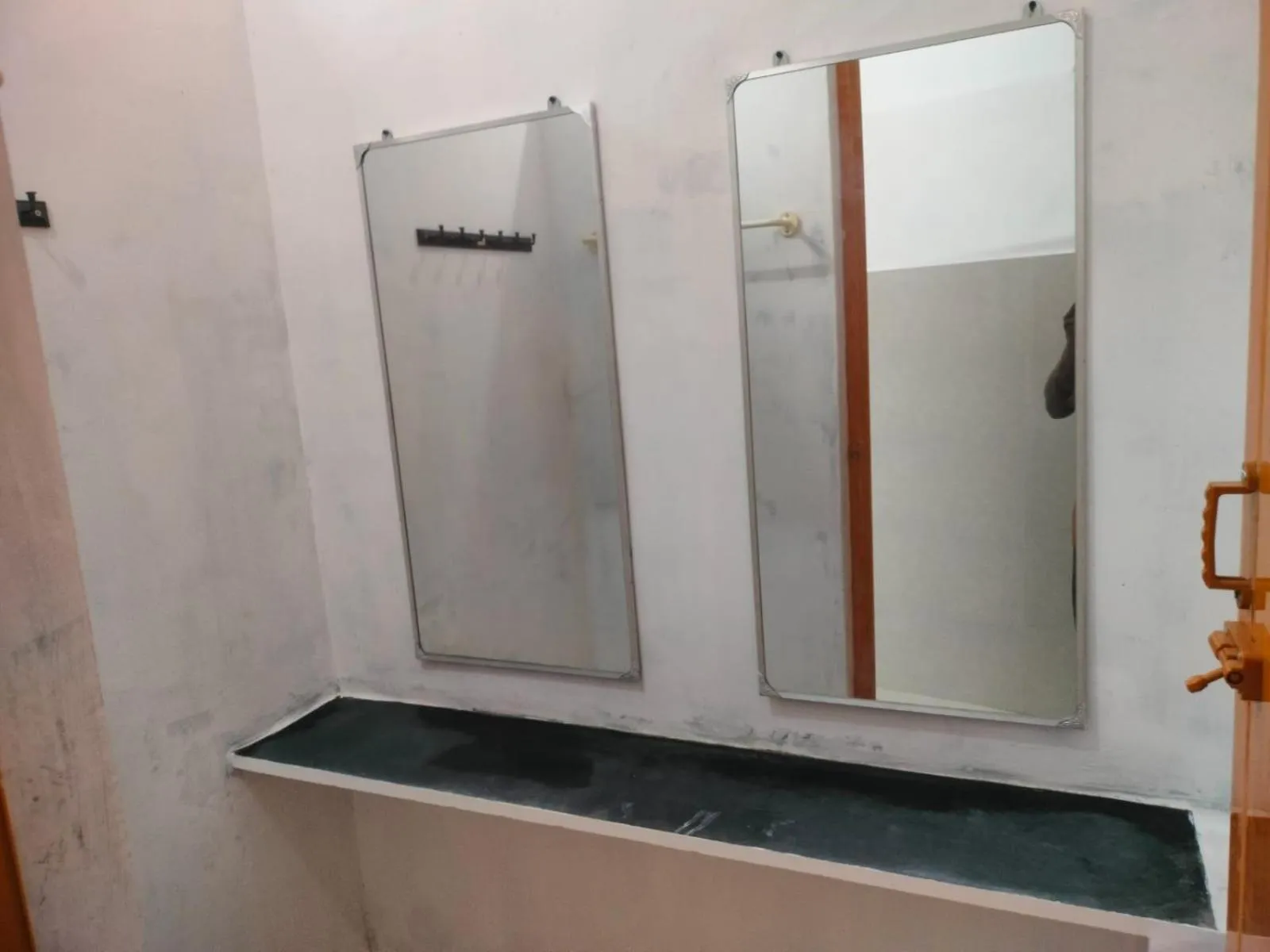 wardrobe in Hotel Ganesh Lodge