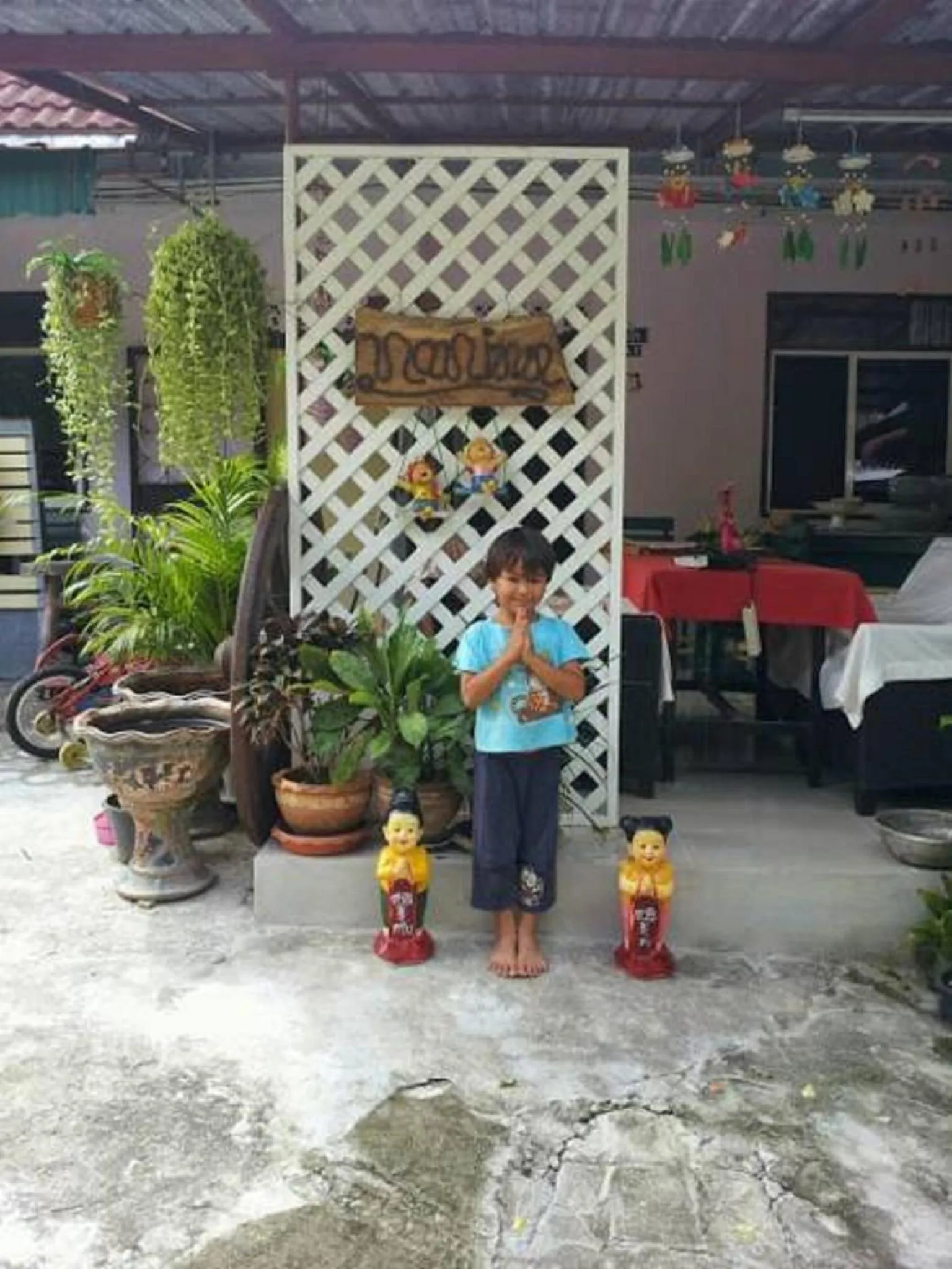 young children in Nan Inn Bungalow
