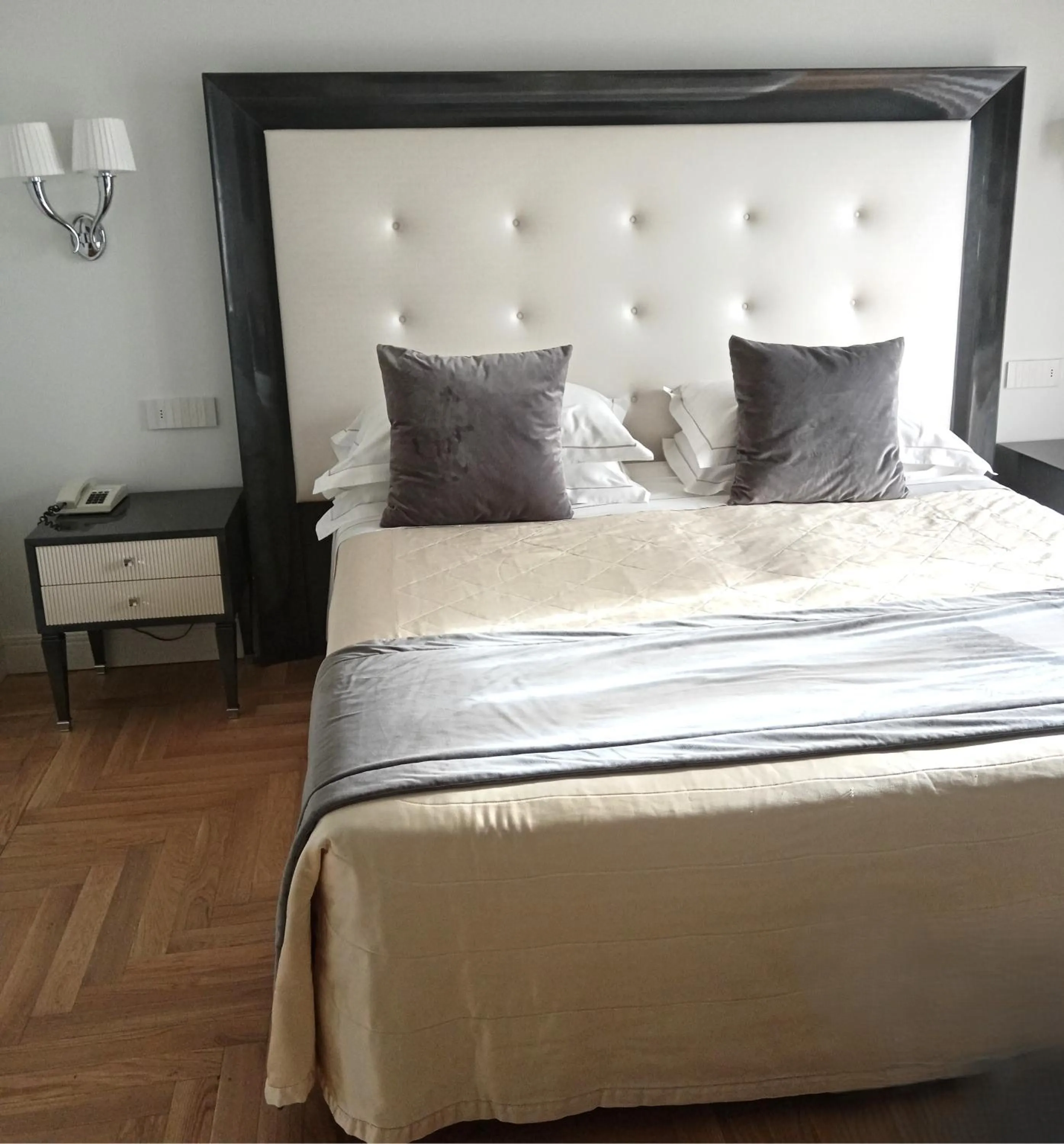 Bed in Grand Hotel Gallia