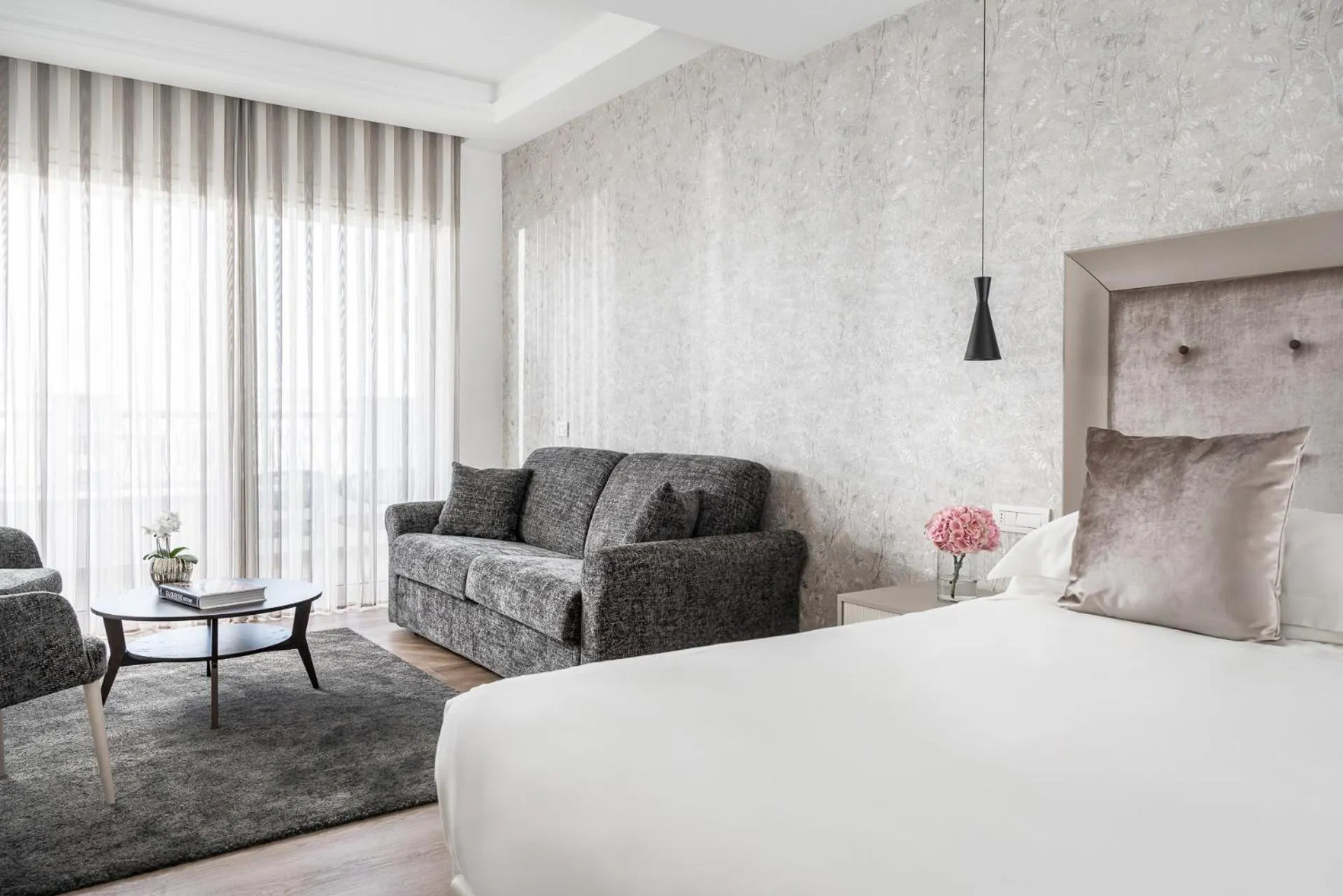 Bedroom, Bed in Grand Hotel Gallia