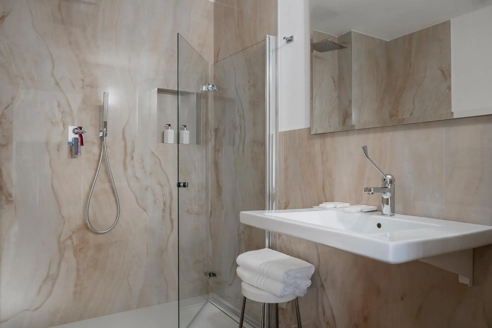 Bathroom in Grand Hotel Gallia