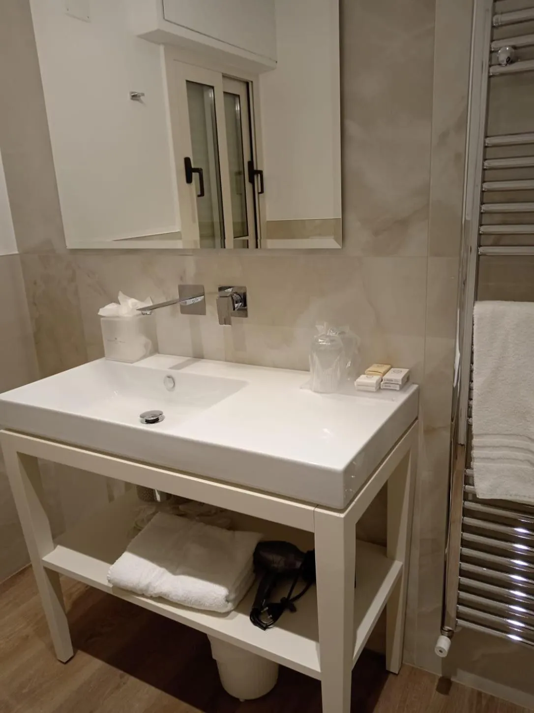 Bathroom in Grand Hotel Gallia